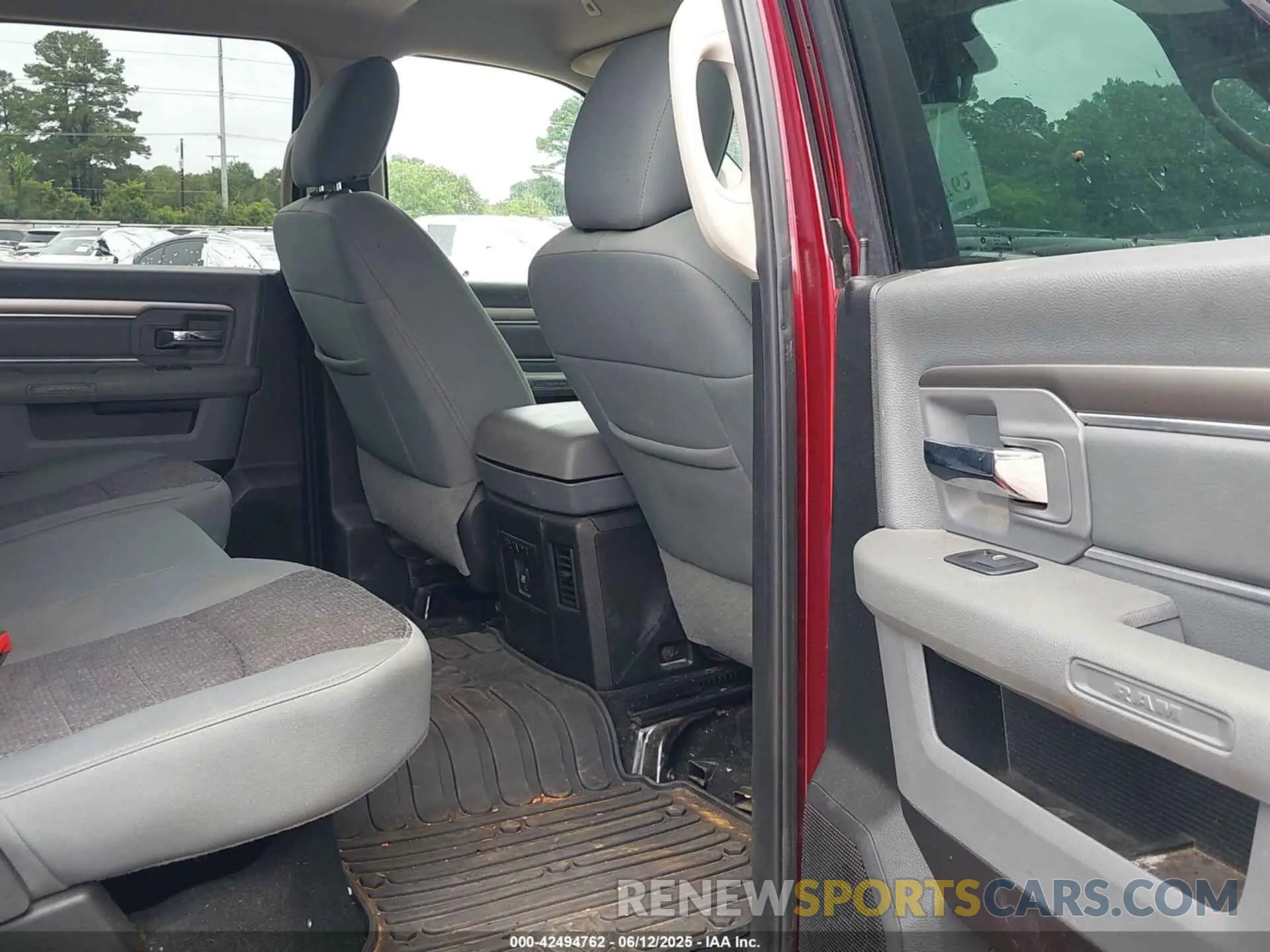 8 Photograph of a damaged car 1C6RR6LT8KS521598 RAM 1500 CLASSIC 2019