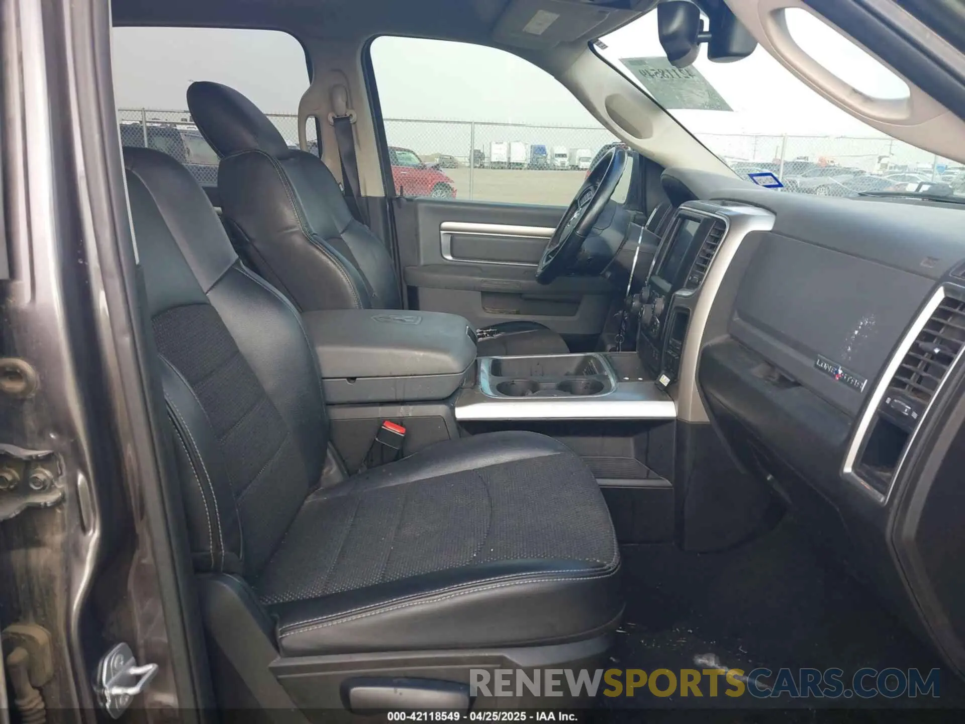 5 Photograph of a damaged car 1C6RR6LTXKS602604 RAM 1500 CLASSIC 2019