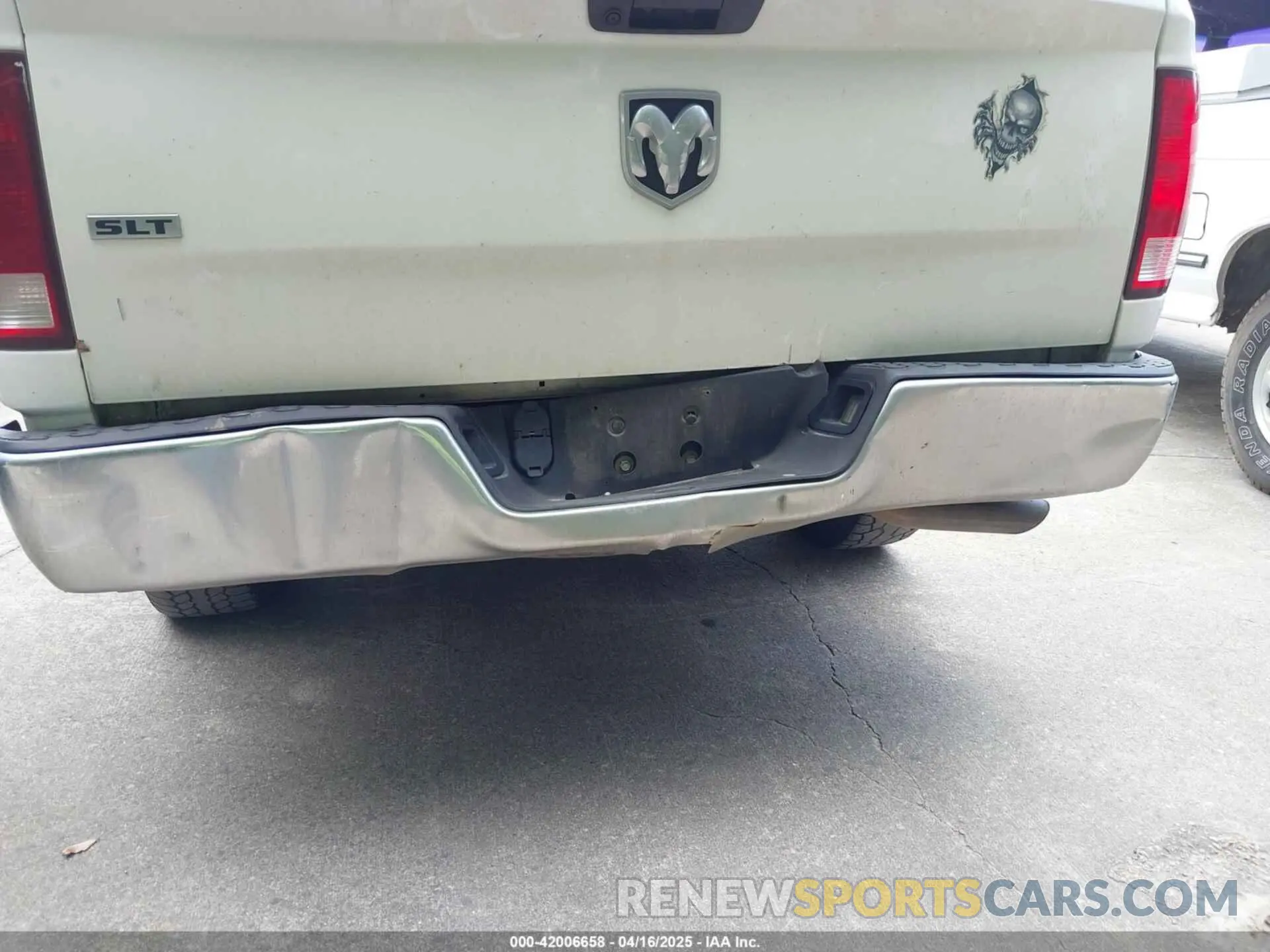 20 Photograph of a damaged car 1C6RR6TT1KS593811 RAM 1500 CLASSIC 2019