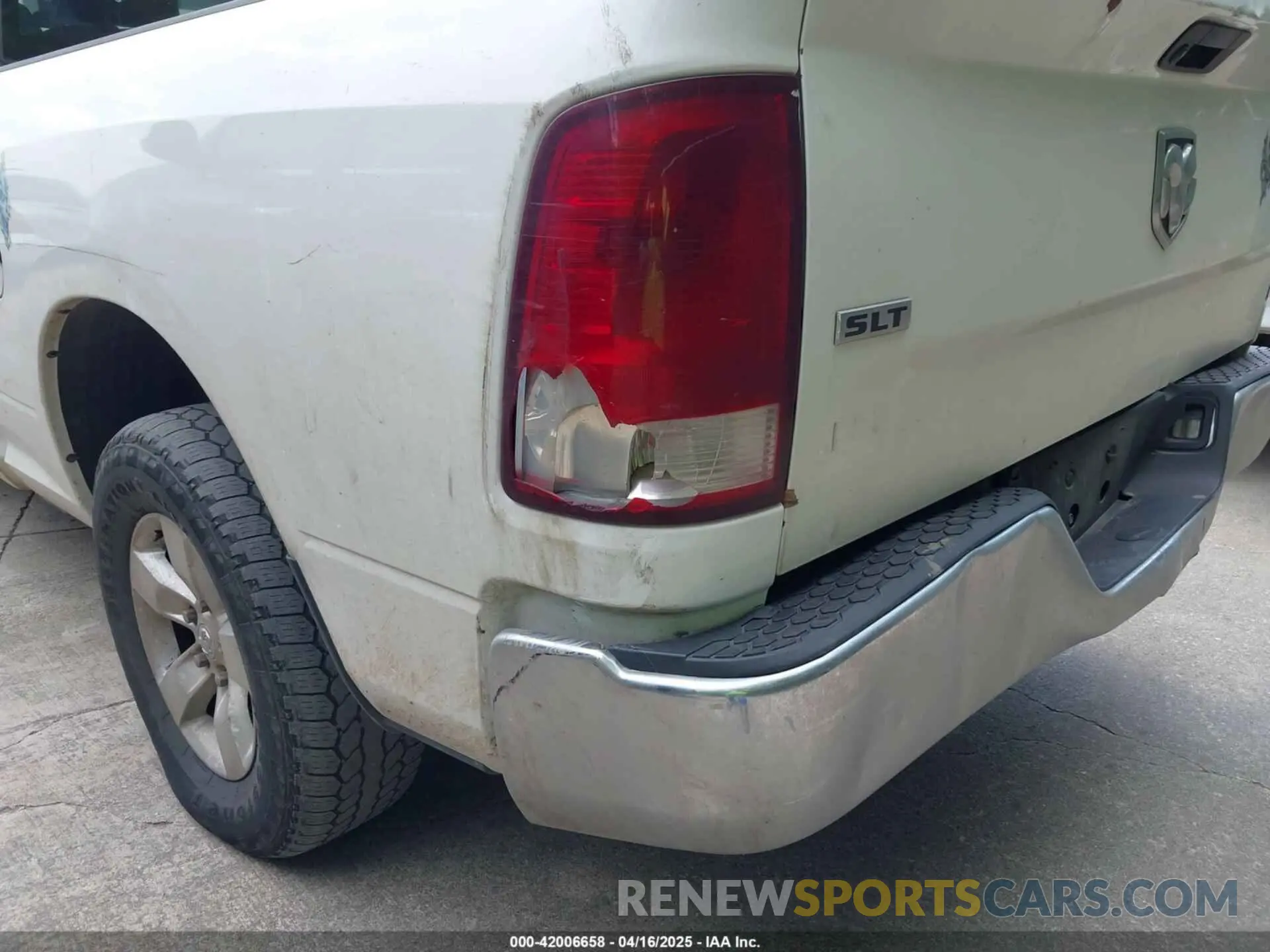 21 Photograph of a damaged car 1C6RR6TT1KS593811 RAM 1500 CLASSIC 2019