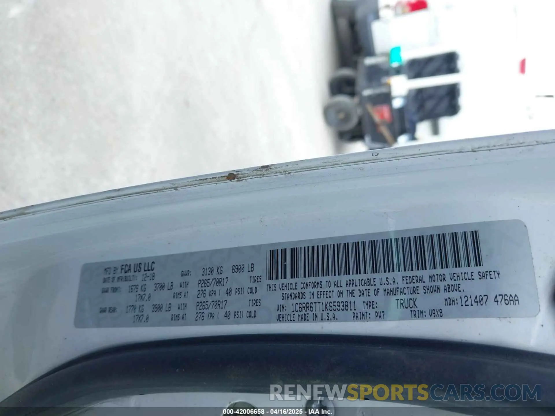 9 Photograph of a damaged car 1C6RR6TT1KS593811 RAM 1500 CLASSIC 2019