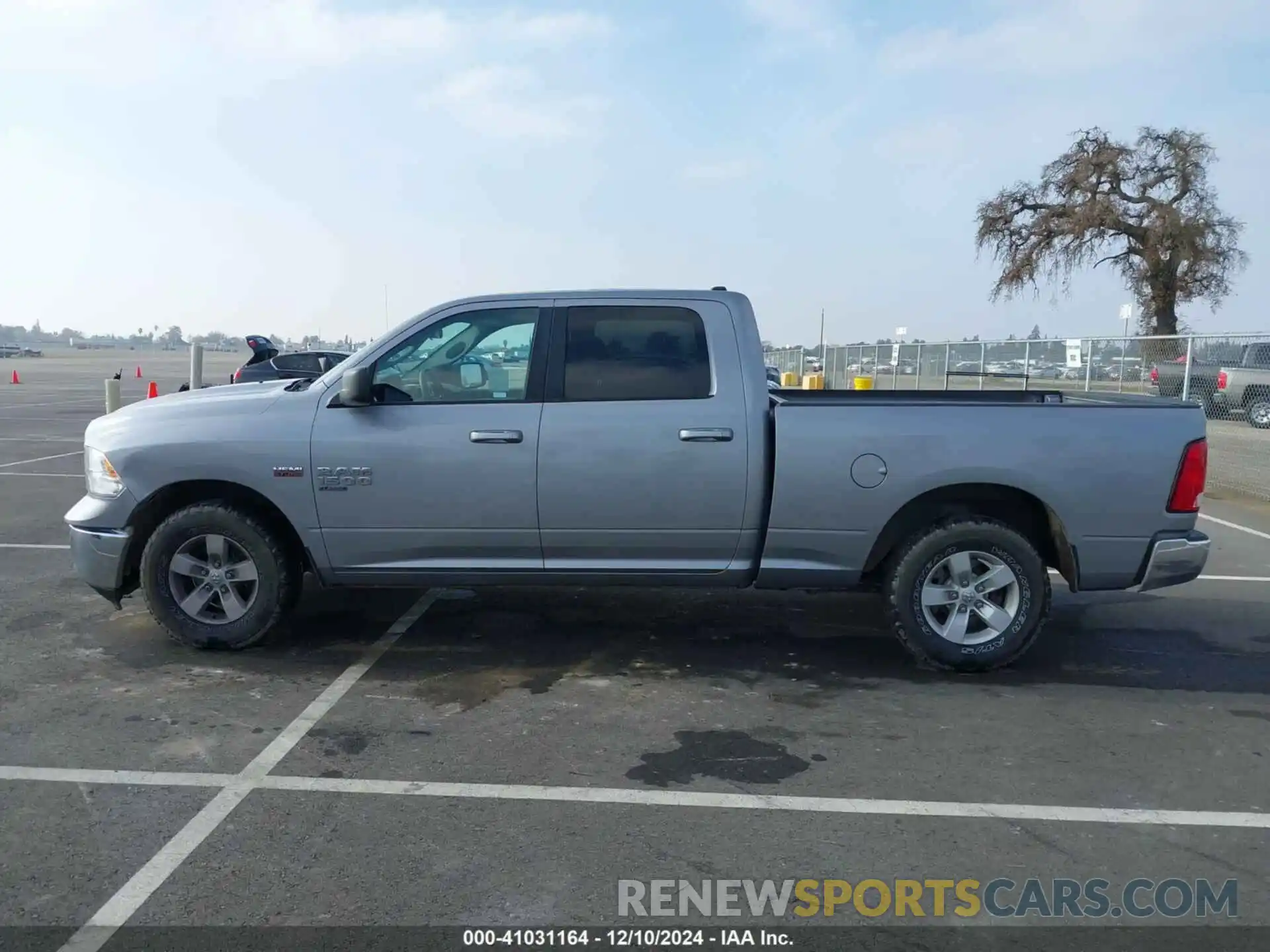 14 Photograph of a damaged car 1C6RR6TT1KS633367 RAM 1500 CLASSIC 2019