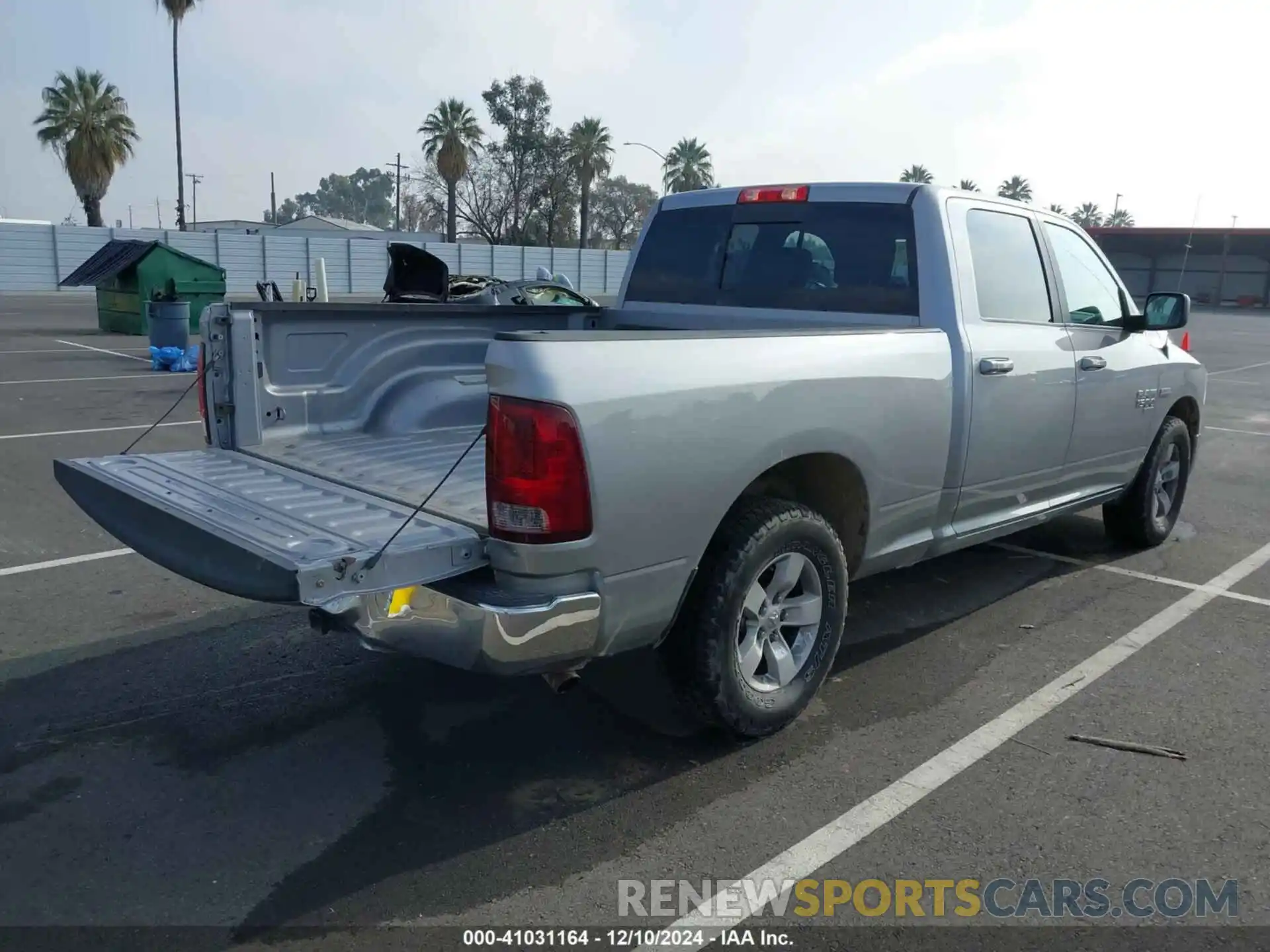 4 Photograph of a damaged car 1C6RR6TT1KS633367 RAM 1500 CLASSIC 2019