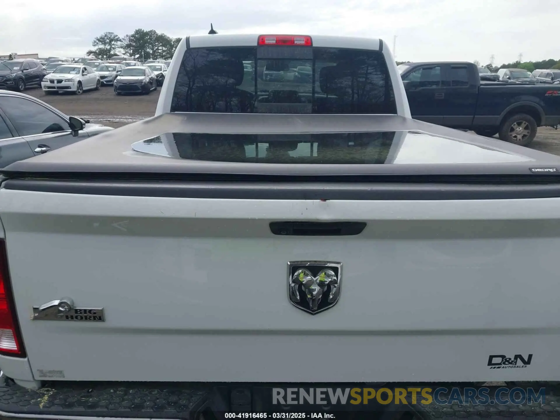 16 Photograph of a damaged car 1C6RR6TT2KS608638 RAM 1500 CLASSIC 2019