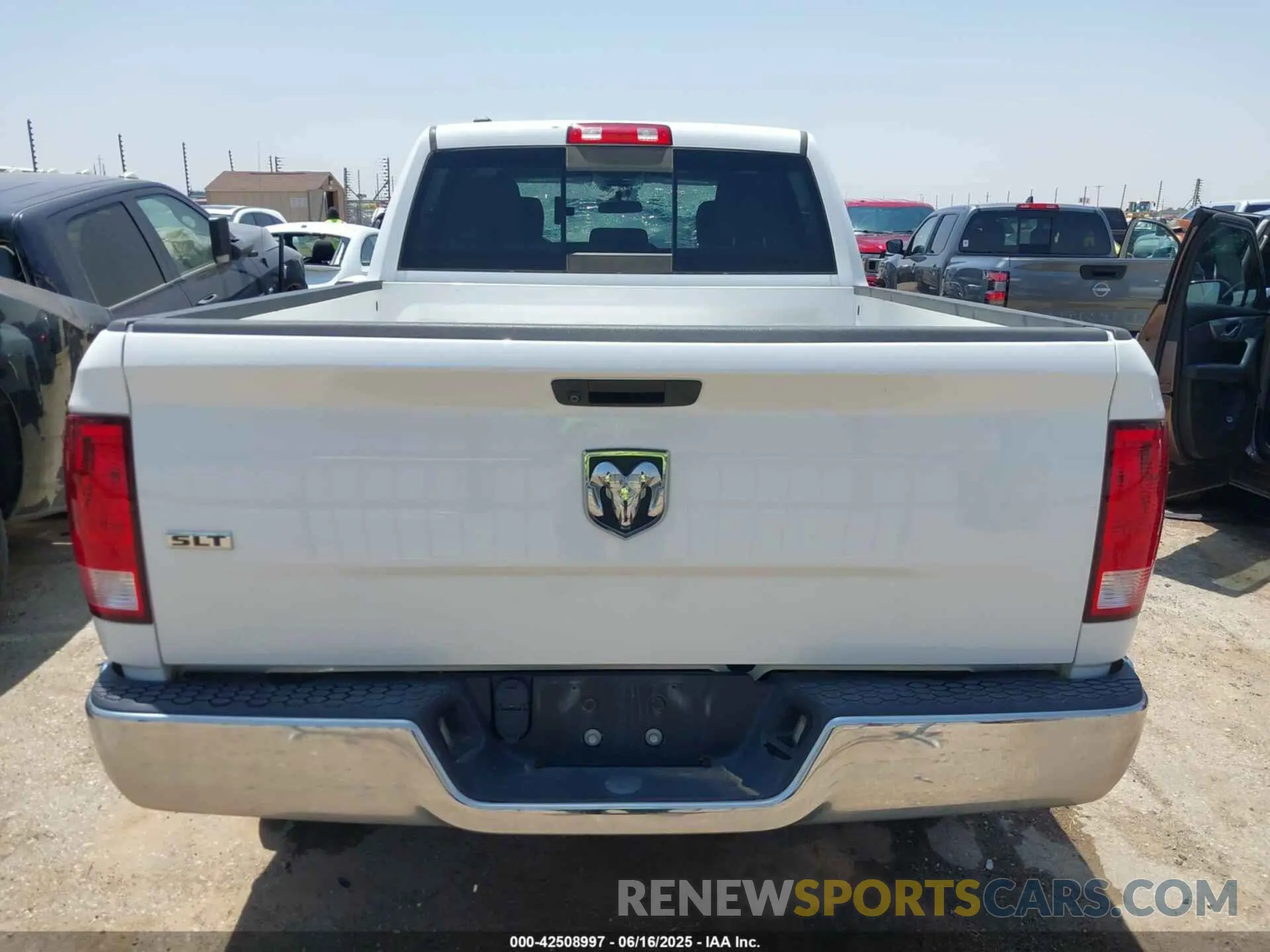 16 Photograph of a damaged car 1C6RR6TT2KS704723 RAM 1500 CLASSIC 2019