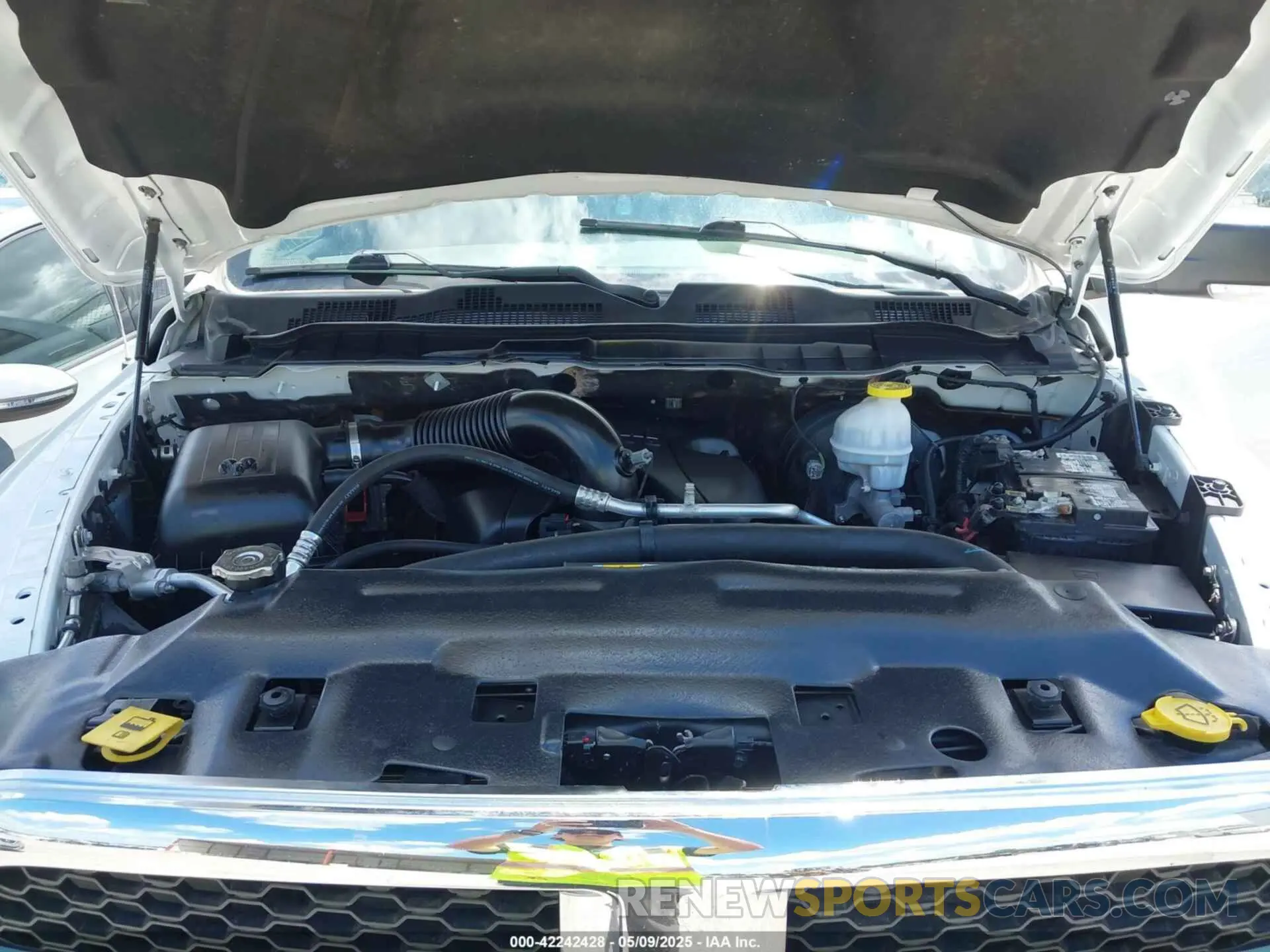 10 Photograph of a damaged car 1C6RR6TT2KS727256 RAM 1500 CLASSIC 2019