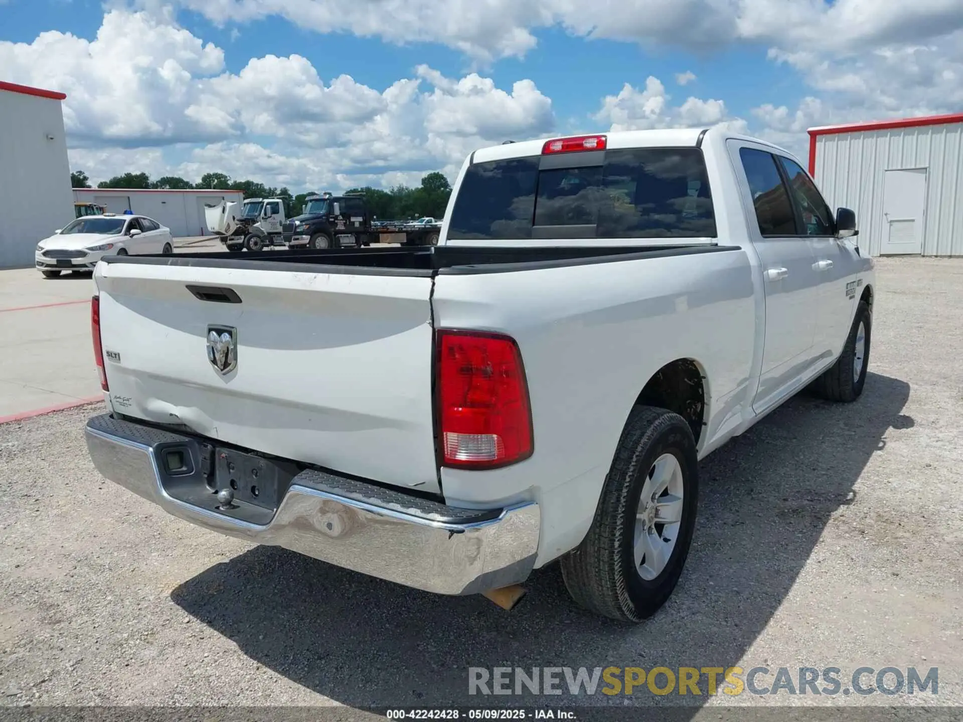 4 Photograph of a damaged car 1C6RR6TT2KS727256 RAM 1500 CLASSIC 2019