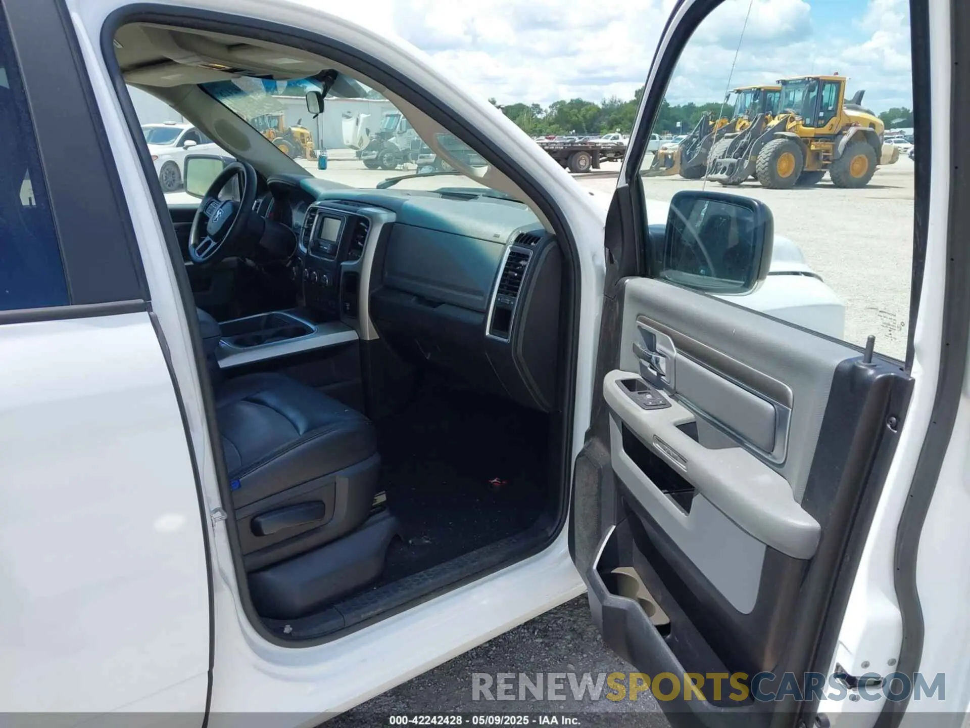 5 Photograph of a damaged car 1C6RR6TT2KS727256 RAM 1500 CLASSIC 2019