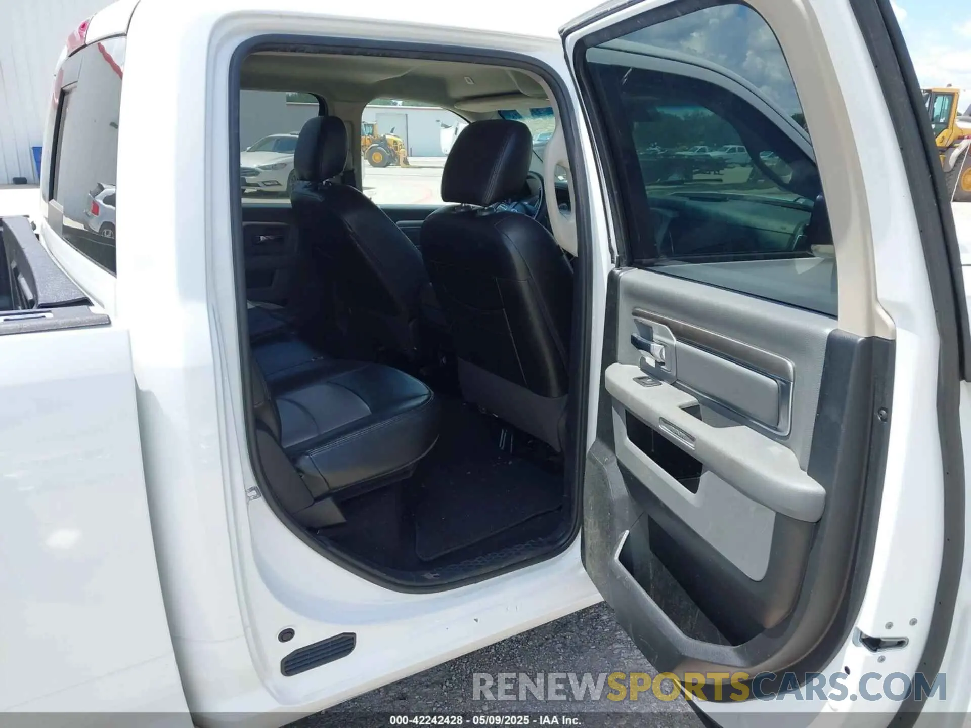 8 Photograph of a damaged car 1C6RR6TT2KS727256 RAM 1500 CLASSIC 2019