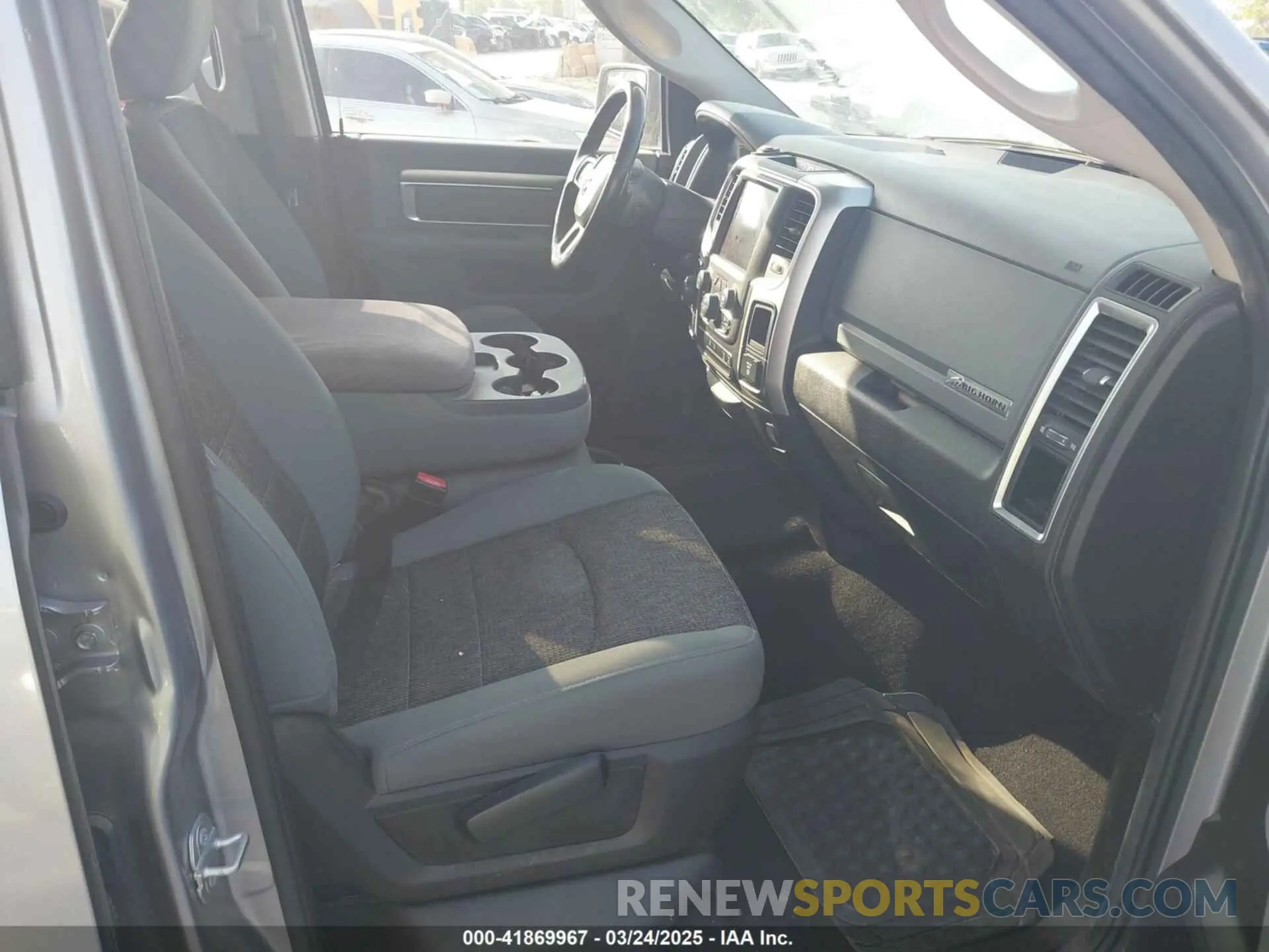 5 Photograph of a damaged car 1C6RR6TT4KS711138 RAM 1500 CLASSIC 2019