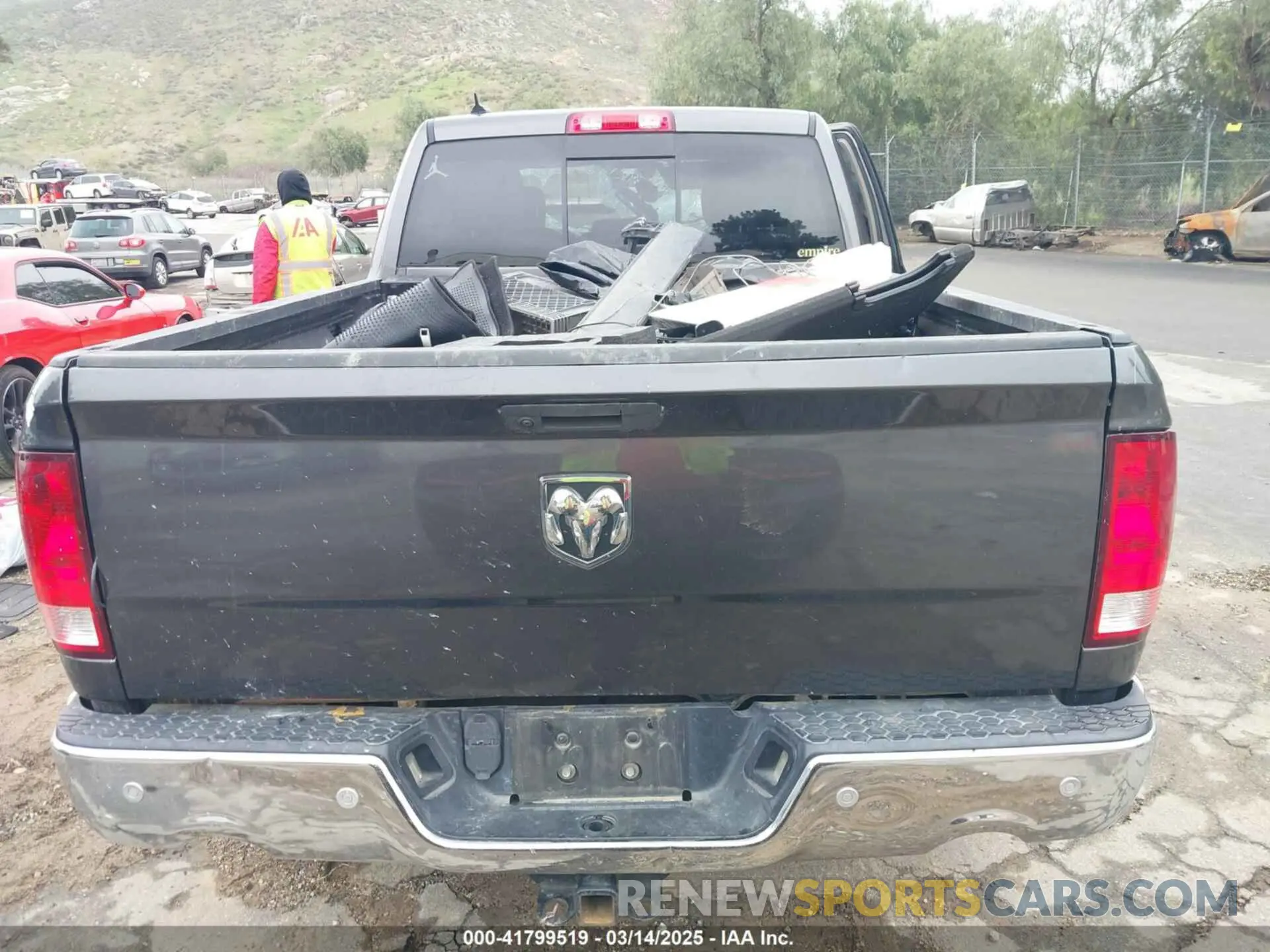 16 Photograph of a damaged car 1C6RR6TT5KS512552 RAM 1500 CLASSIC 2019