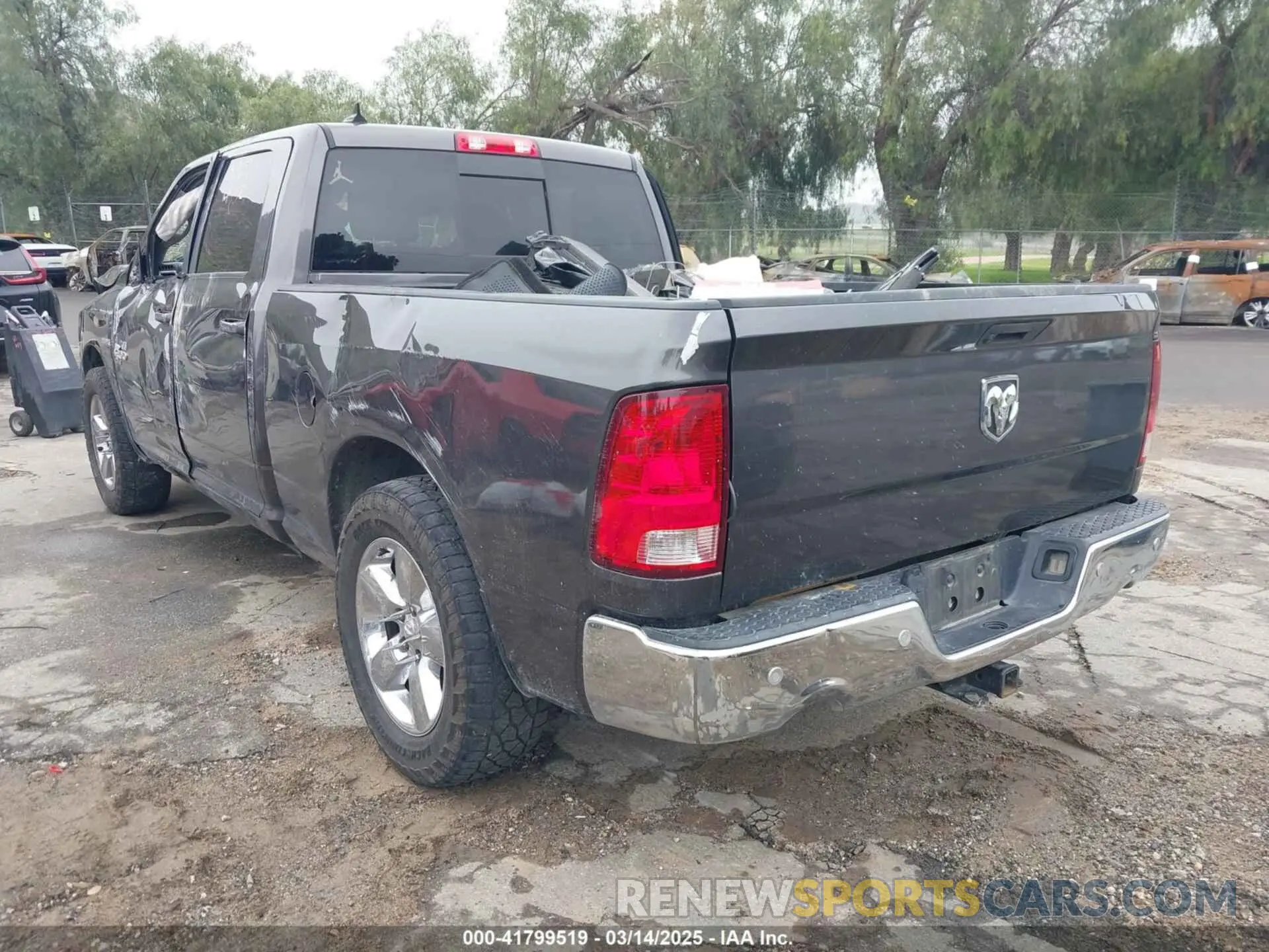 3 Photograph of a damaged car 1C6RR6TT5KS512552 RAM 1500 CLASSIC 2019