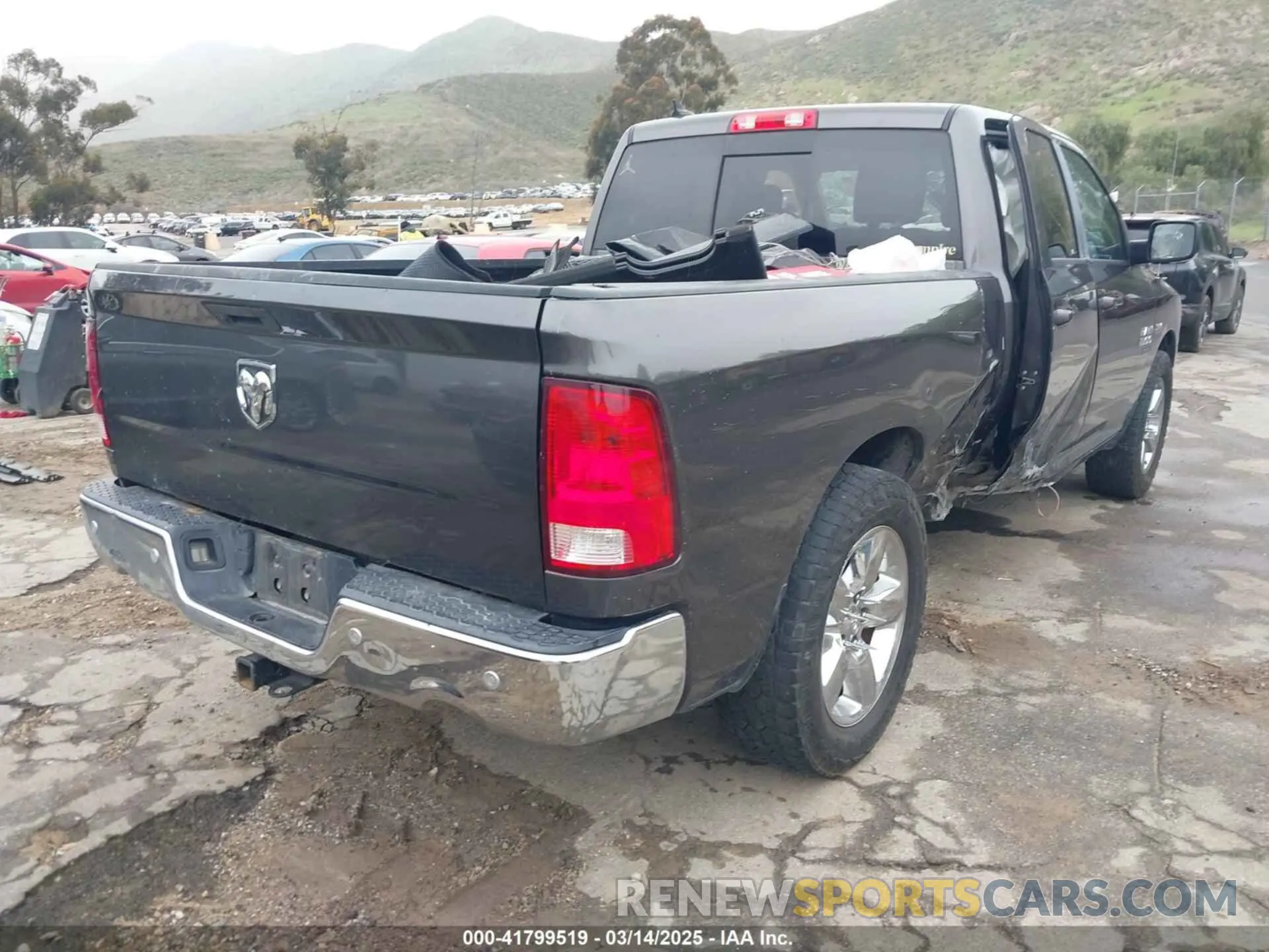 4 Photograph of a damaged car 1C6RR6TT5KS512552 RAM 1500 CLASSIC 2019