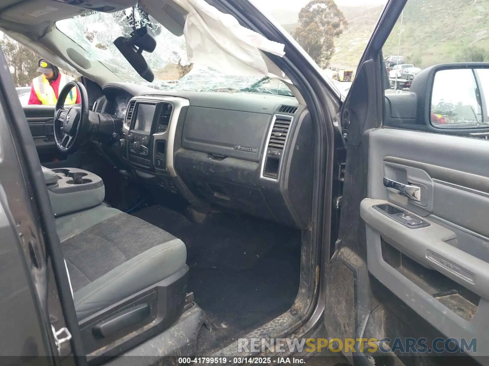 5 Photograph of a damaged car 1C6RR6TT5KS512552 RAM 1500 CLASSIC 2019