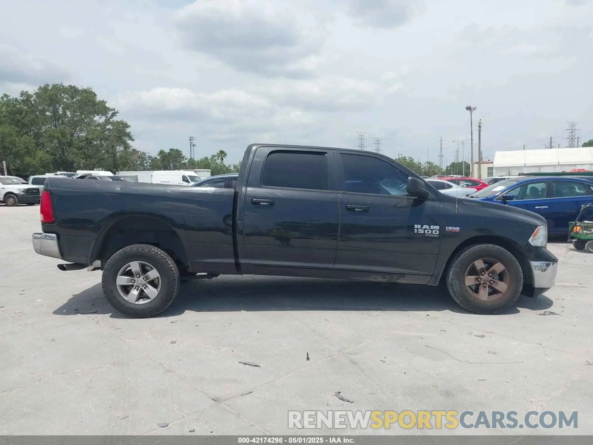 14 Photograph of a damaged car 1C6RR6TT5KS561556 RAM 1500 CLASSIC 2019