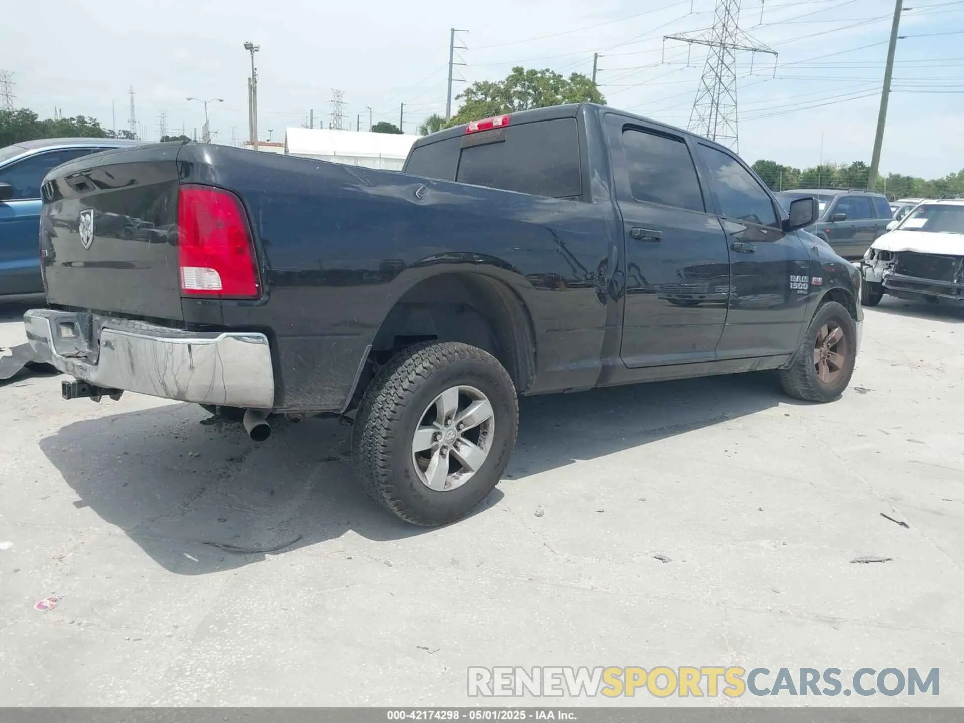 4 Photograph of a damaged car 1C6RR6TT5KS561556 RAM 1500 CLASSIC 2019