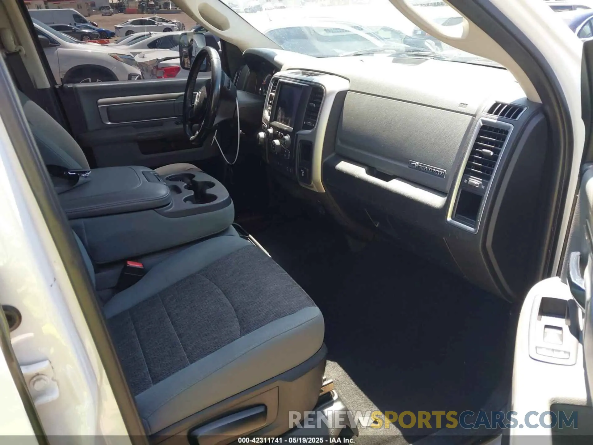 5 Photograph of a damaged car 1C6RR6TT5KS608648 RAM 1500 CLASSIC 2019