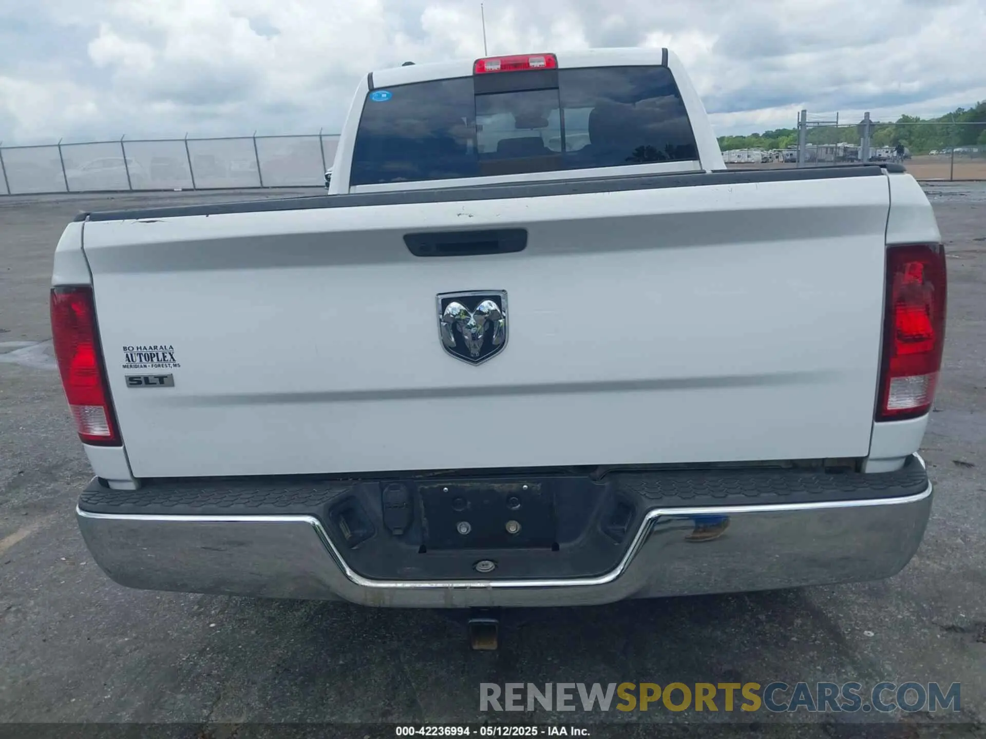 17 Photograph of a damaged car 1C6RR6TT6KS613101 RAM 1500 CLASSIC 2019