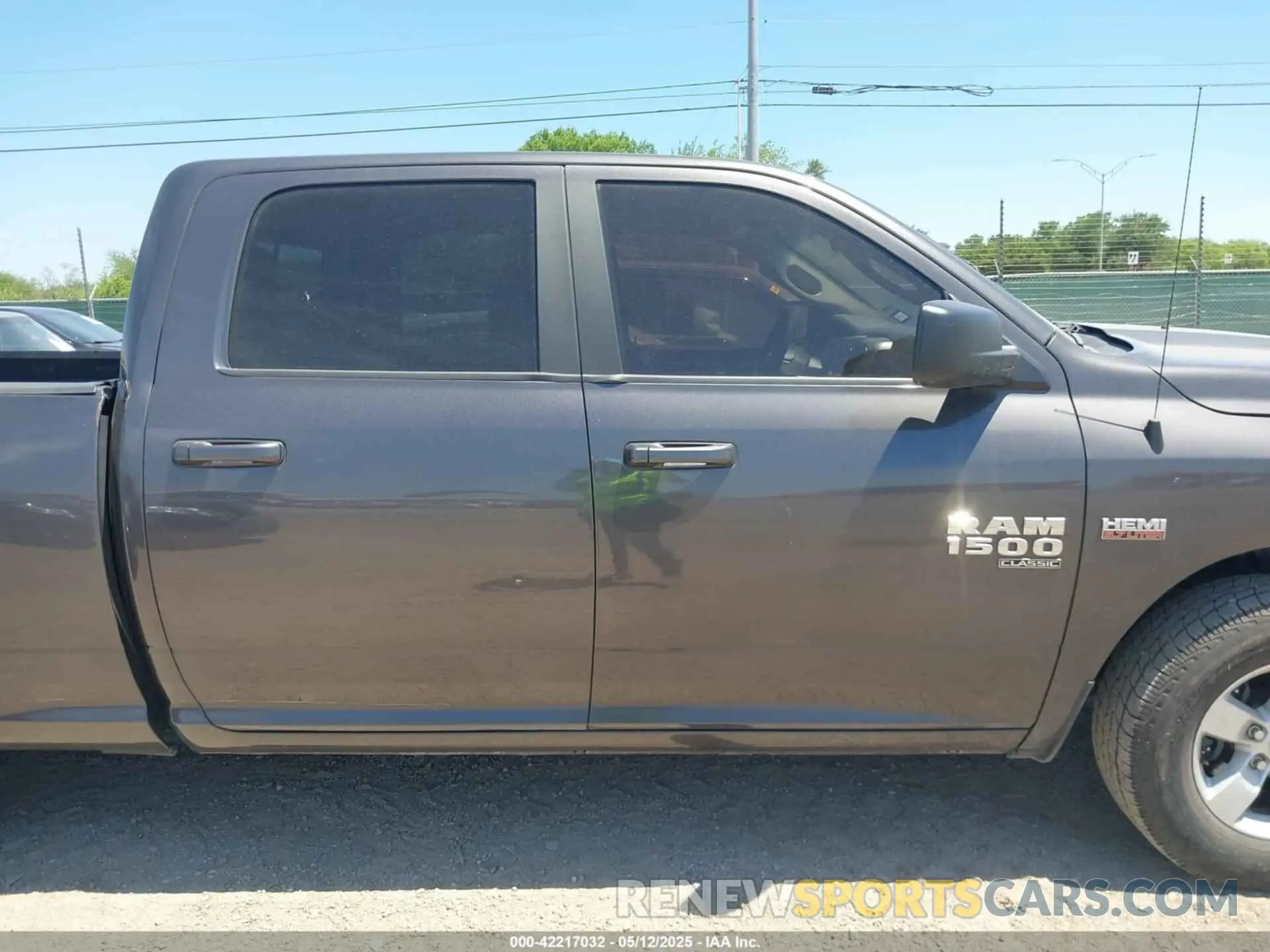 13 Photograph of a damaged car 1C6RR6TT6KS693564 RAM 1500 CLASSIC 2019