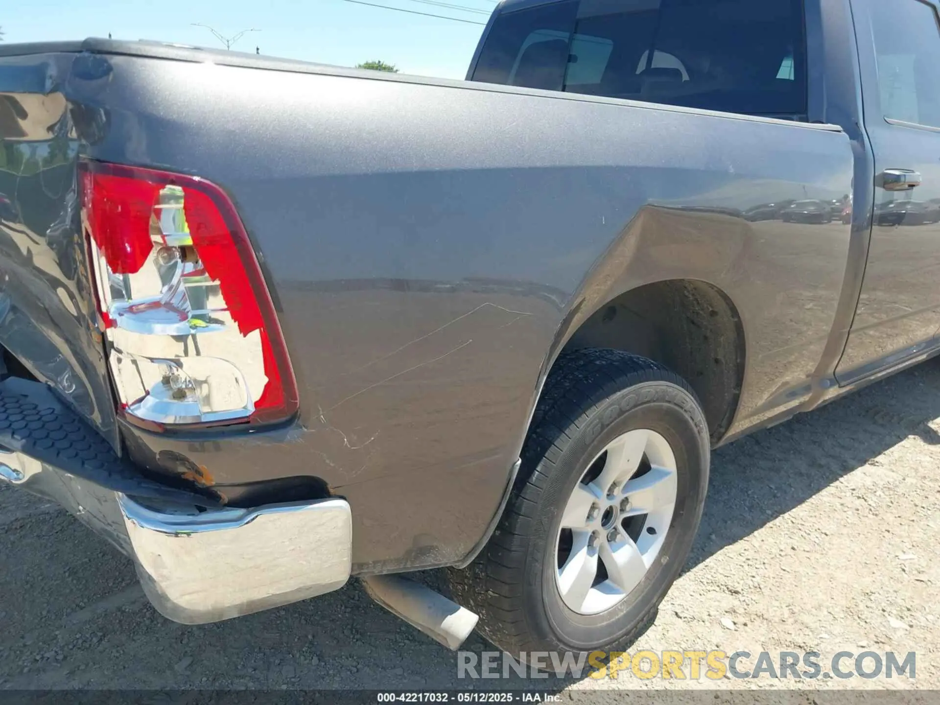 17 Photograph of a damaged car 1C6RR6TT6KS693564 RAM 1500 CLASSIC 2019