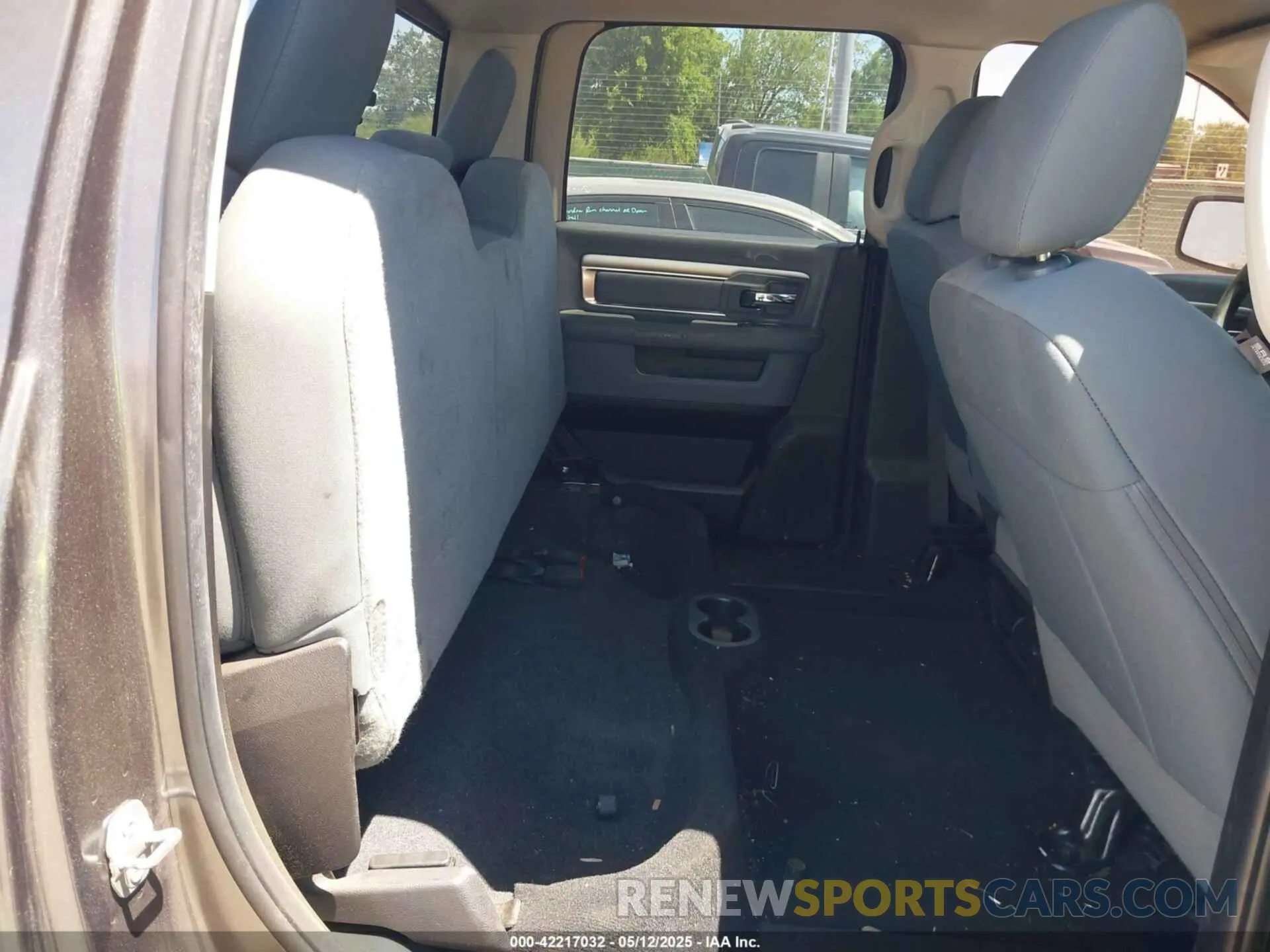8 Photograph of a damaged car 1C6RR6TT6KS693564 RAM 1500 CLASSIC 2019