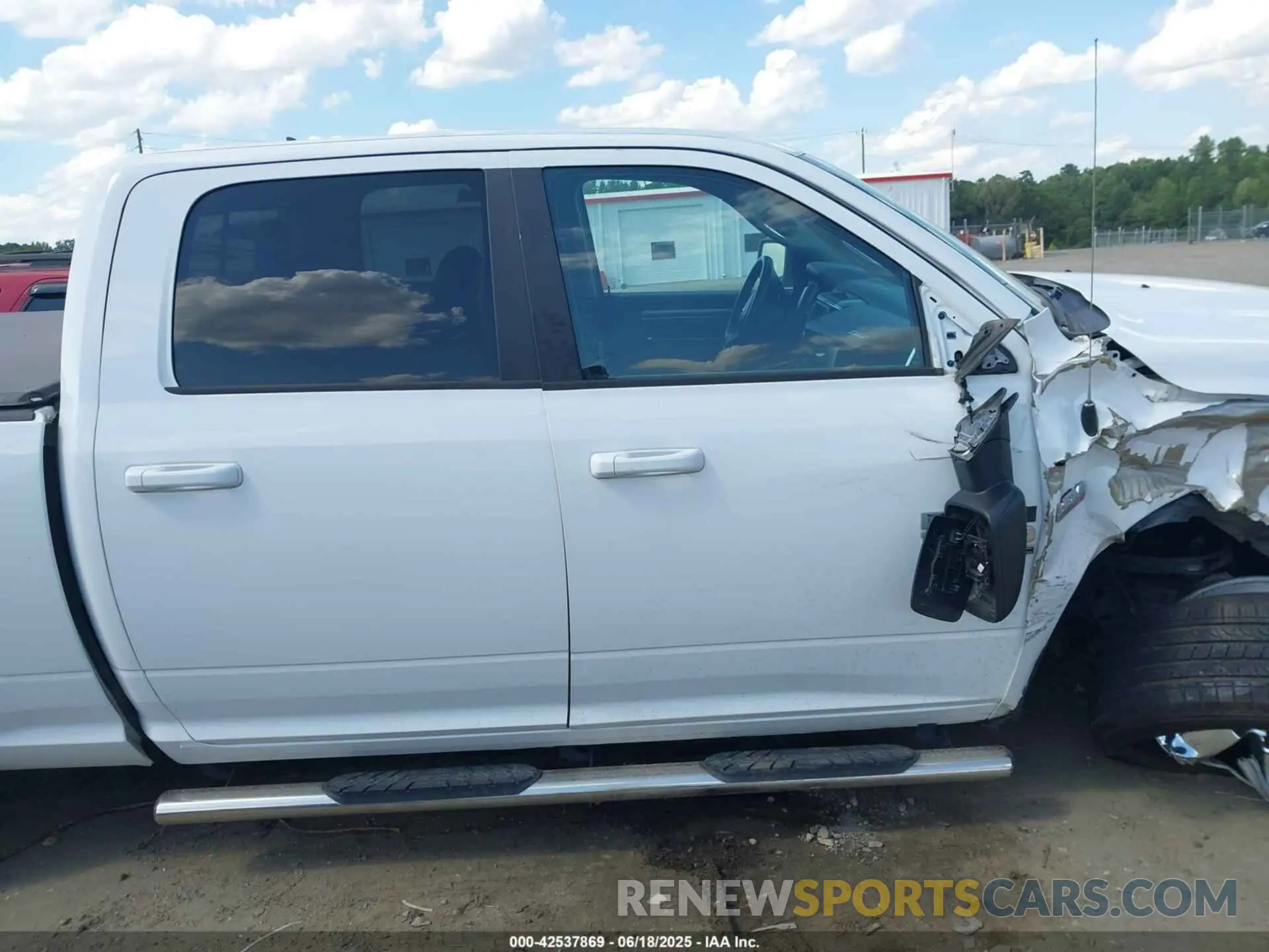 13 Photograph of a damaged car 1C6RR6TT7KS683397 RAM 1500 CLASSIC 2019