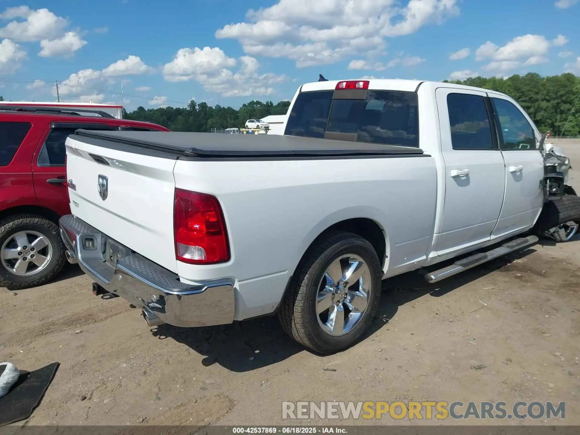 4 Photograph of a damaged car 1C6RR6TT7KS683397 RAM 1500 CLASSIC 2019