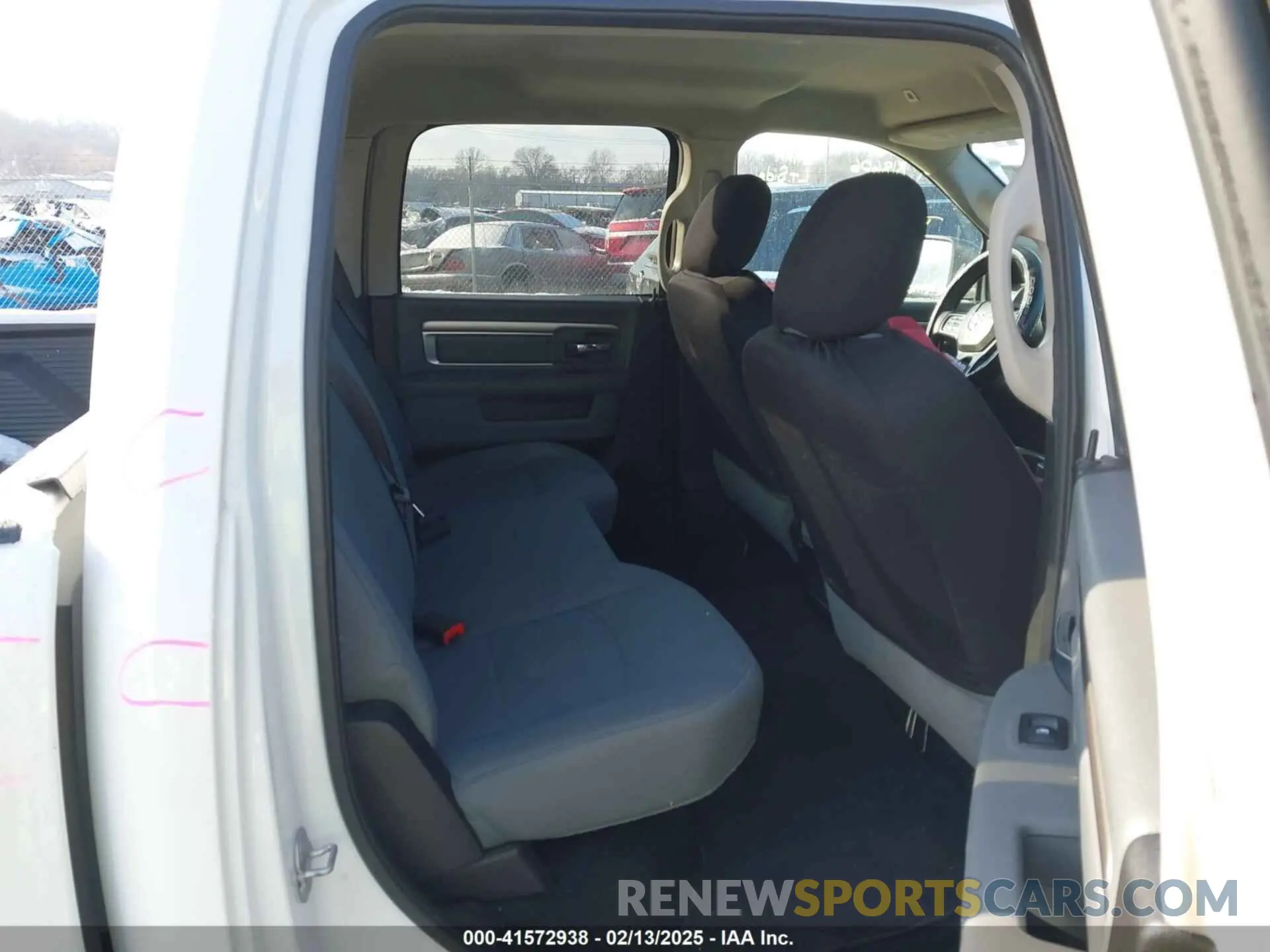 8 Photograph of a damaged car 1C6RR6TTXKS643976 RAM 1500 CLASSIC 2019