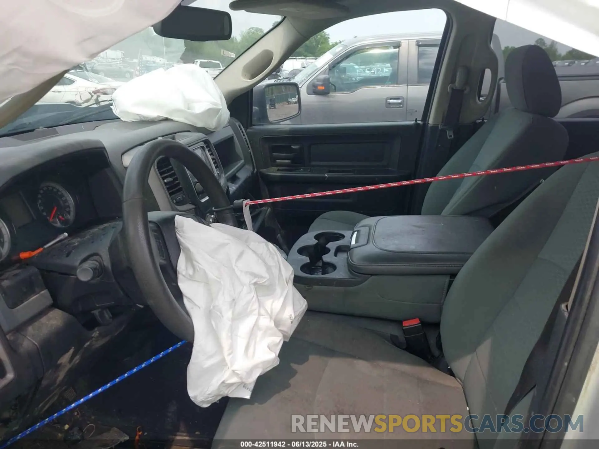 5 Photograph of a damaged car 1C6RR7FG0KS506159 RAM 1500 CLASSIC 2019