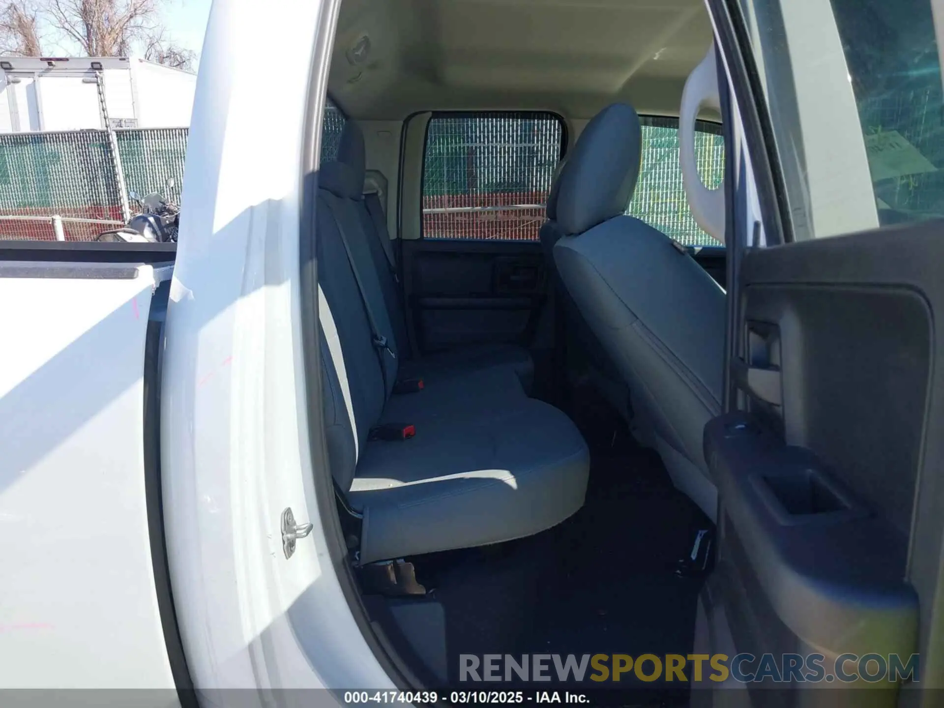 8 Photograph of a damaged car 1C6RR7FG0KS532230 RAM 1500 CLASSIC 2019