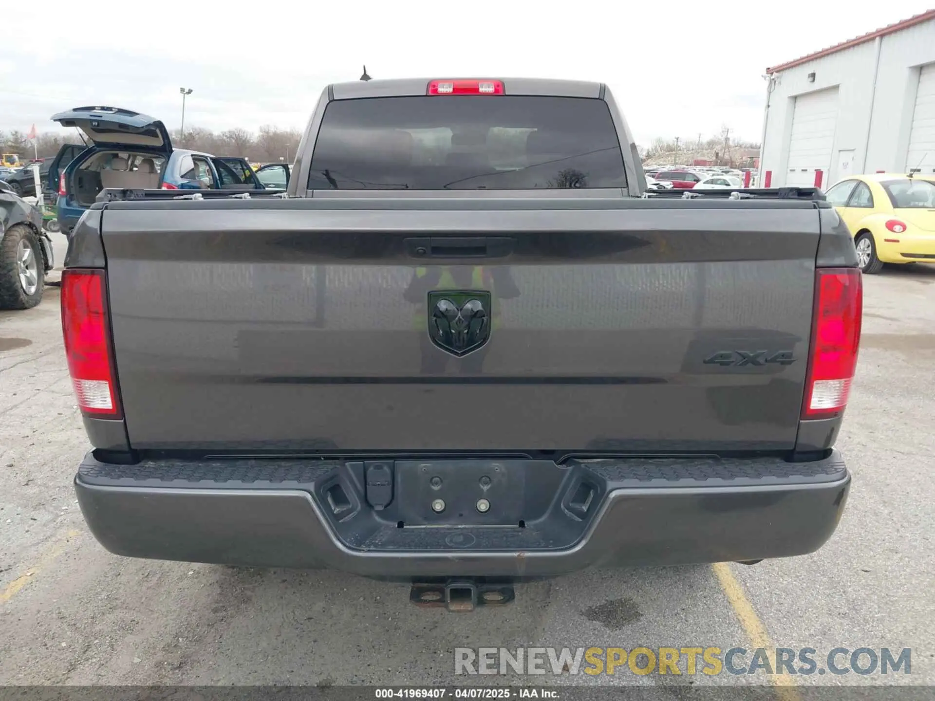 17 Photograph of a damaged car 1C6RR7FG1KS547920 RAM 1500 CLASSIC 2019