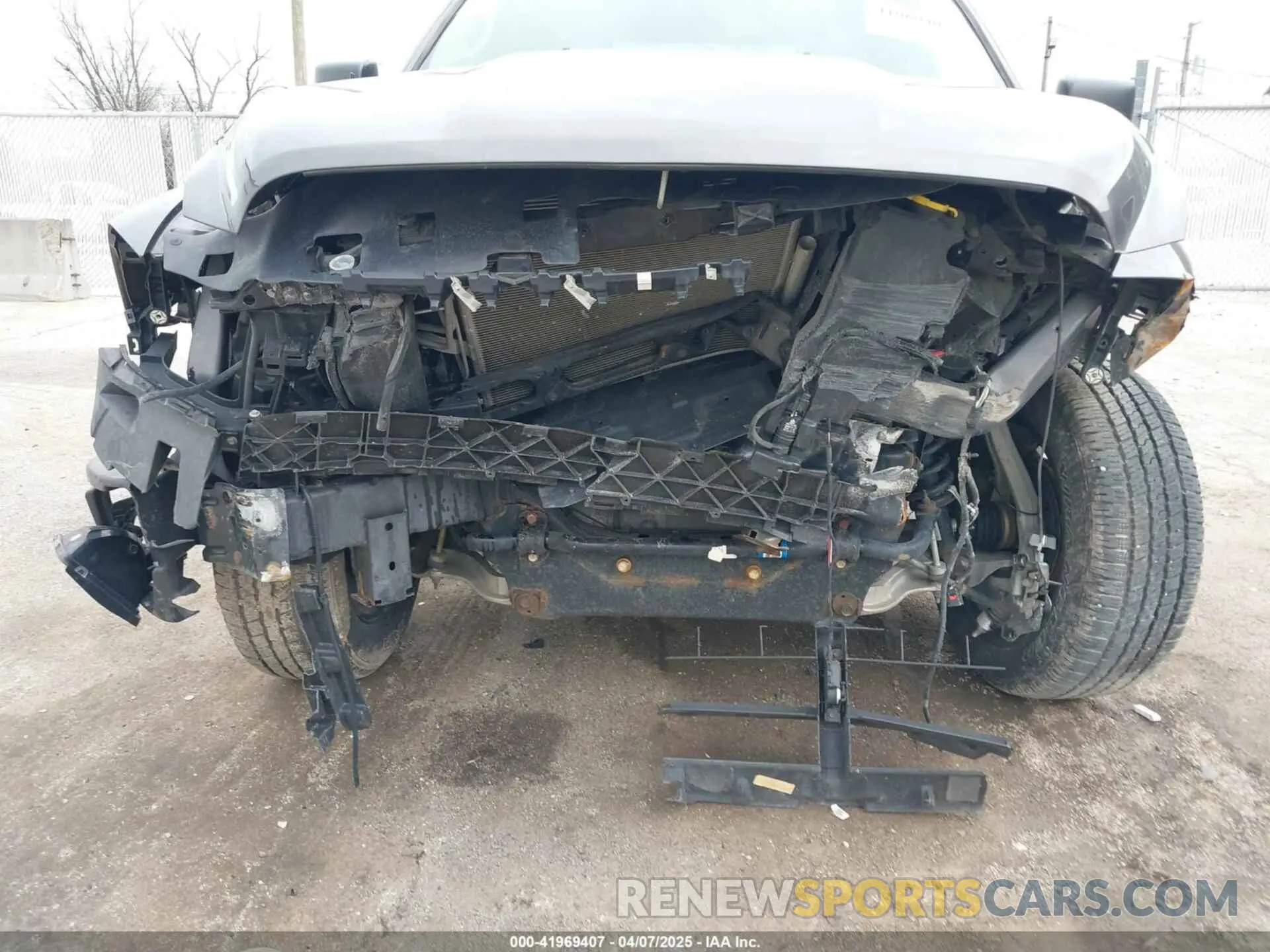 6 Photograph of a damaged car 1C6RR7FG1KS547920 RAM 1500 CLASSIC 2019