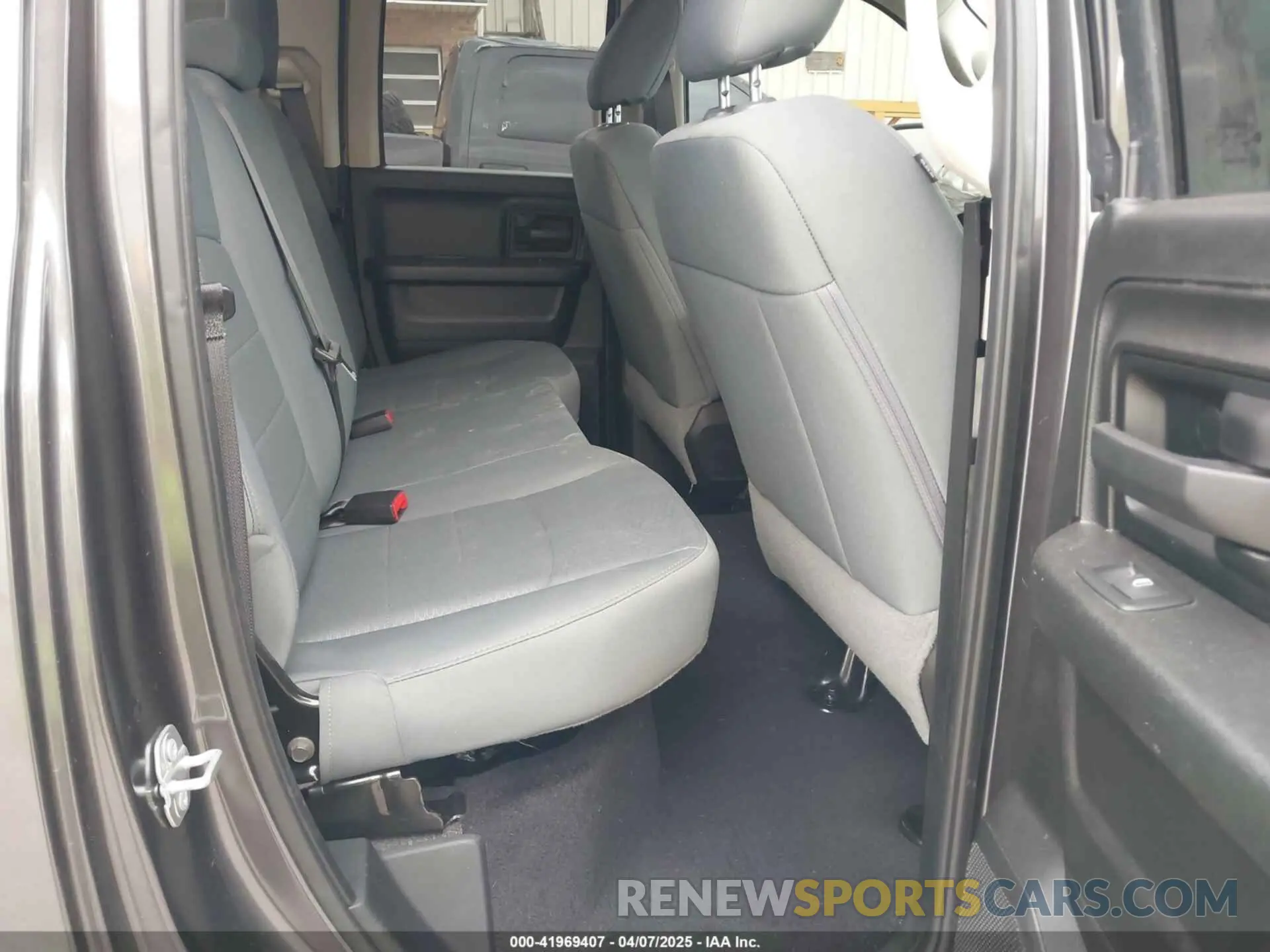 8 Photograph of a damaged car 1C6RR7FG1KS547920 RAM 1500 CLASSIC 2019