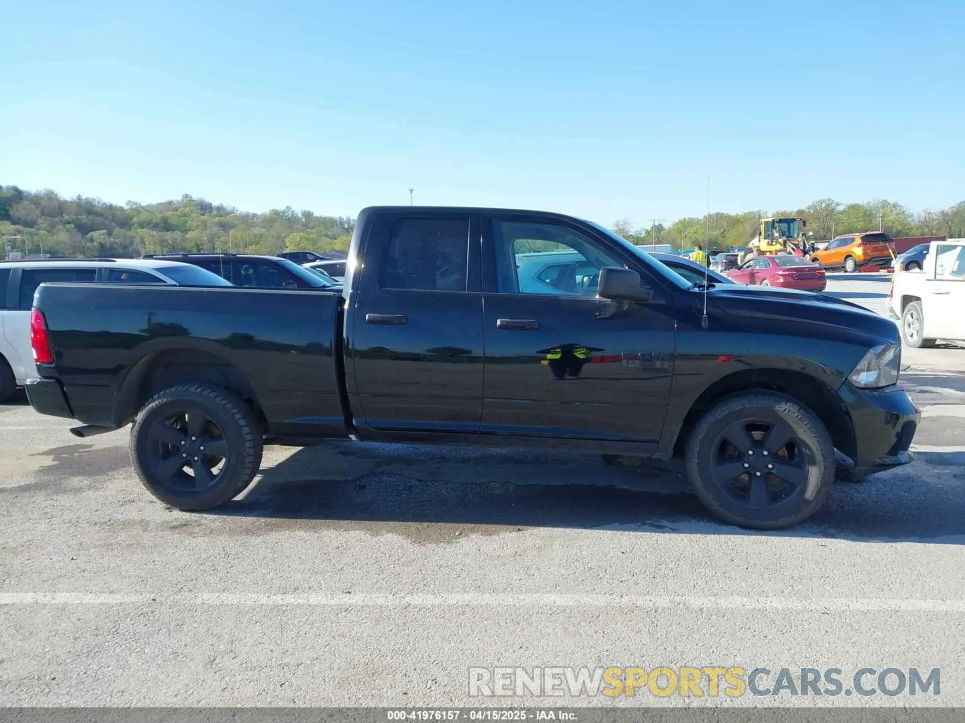 13 Photograph of a damaged car 1C6RR7FG1KS653364 RAM 1500 CLASSIC 2019