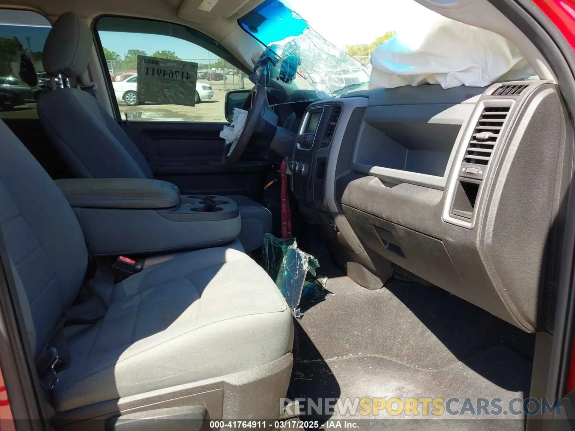 5 Photograph of a damaged car 1C6RR7FG6KS531809 RAM 1500 CLASSIC 2019