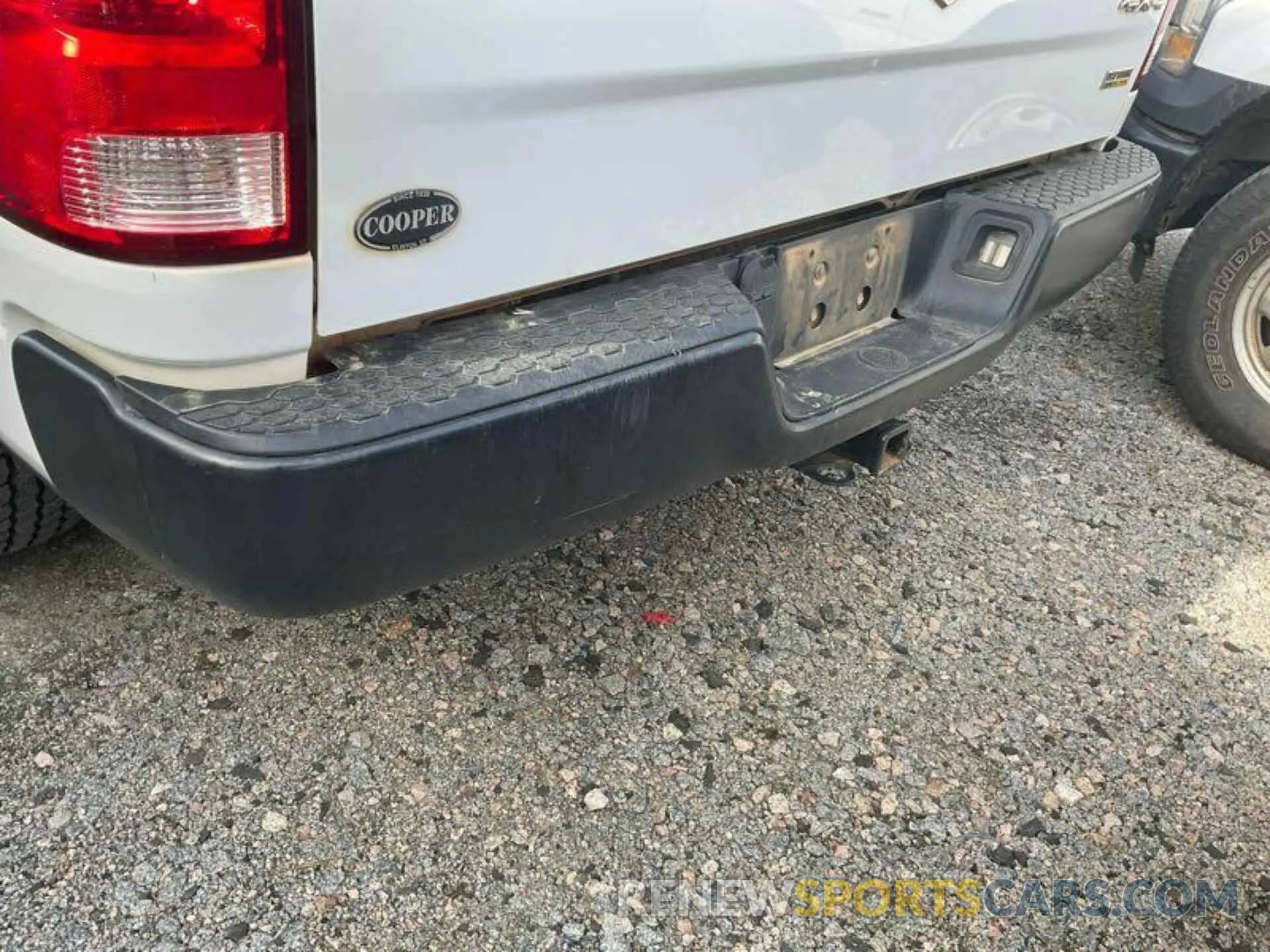 10 Photograph of a damaged car 1C6RR7FG6KS607044 RAM 1500 CLASSIC 2019