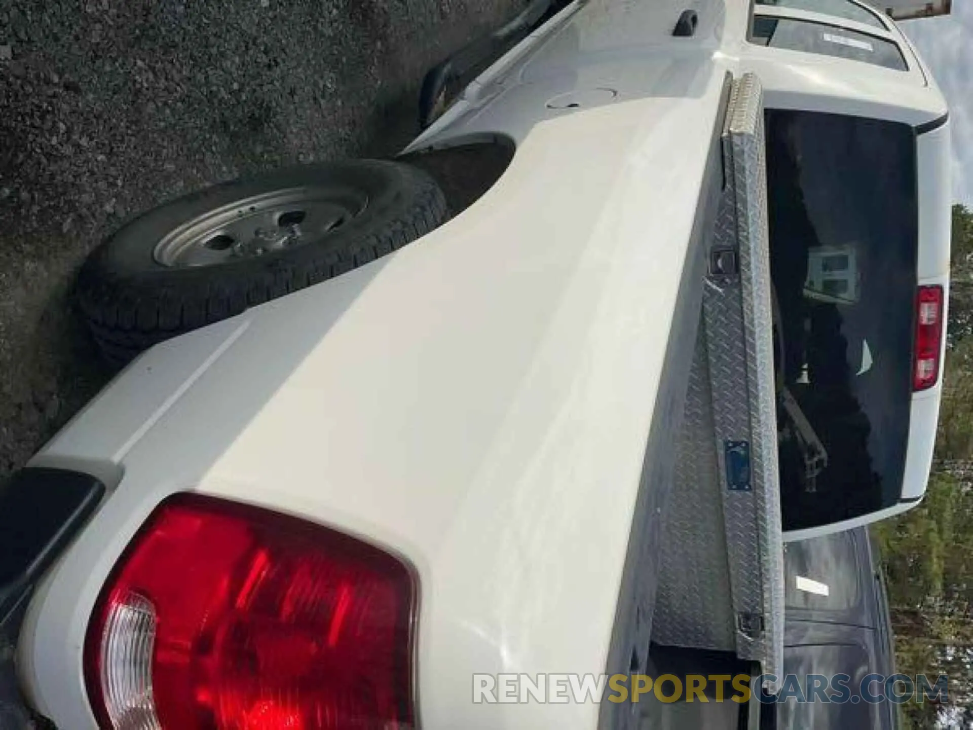 15 Photograph of a damaged car 1C6RR7FG6KS607044 RAM 1500 CLASSIC 2019