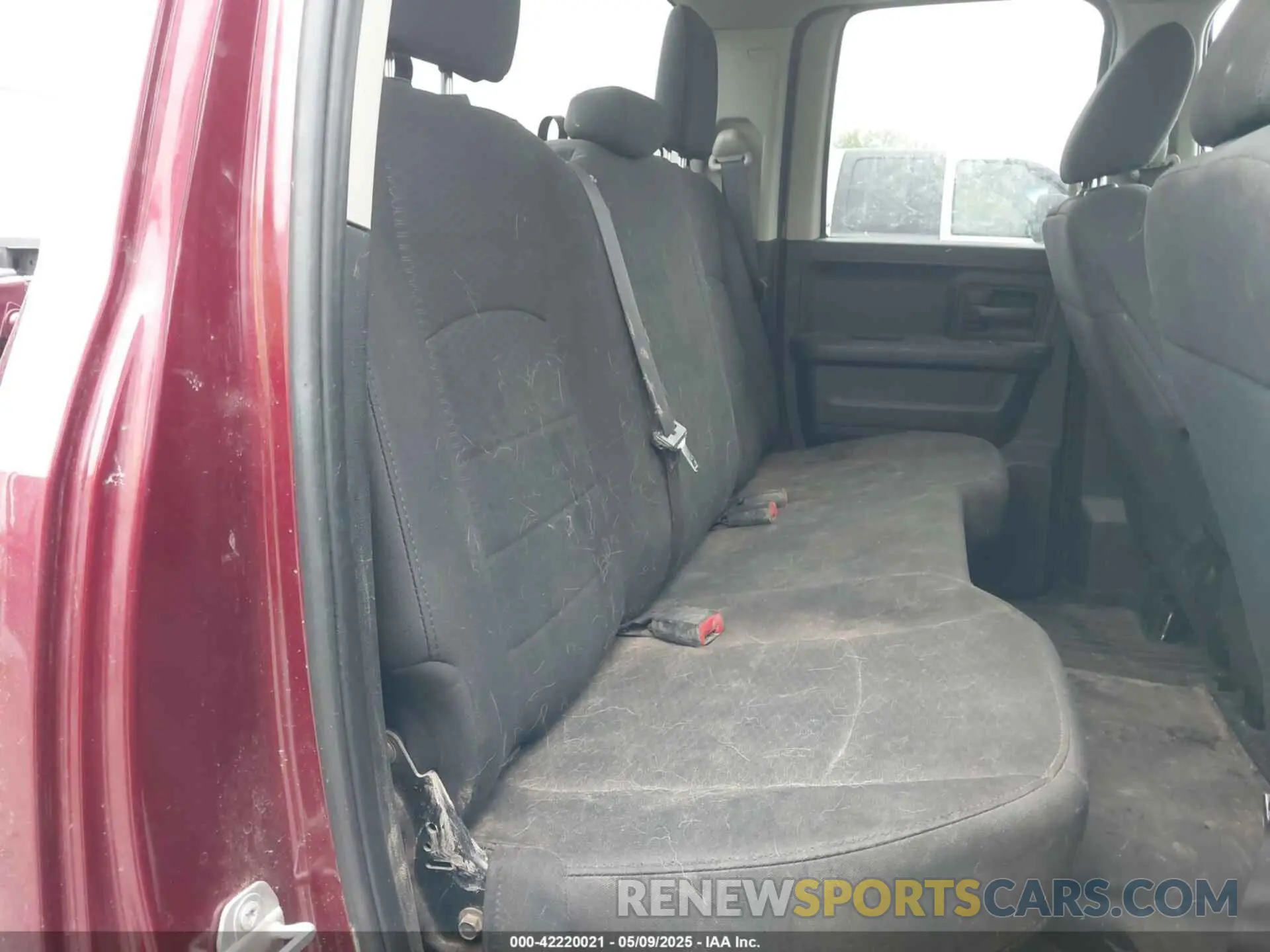 8 Photograph of a damaged car 1C6RR7FG7KS501699 RAM 1500 CLASSIC 2019