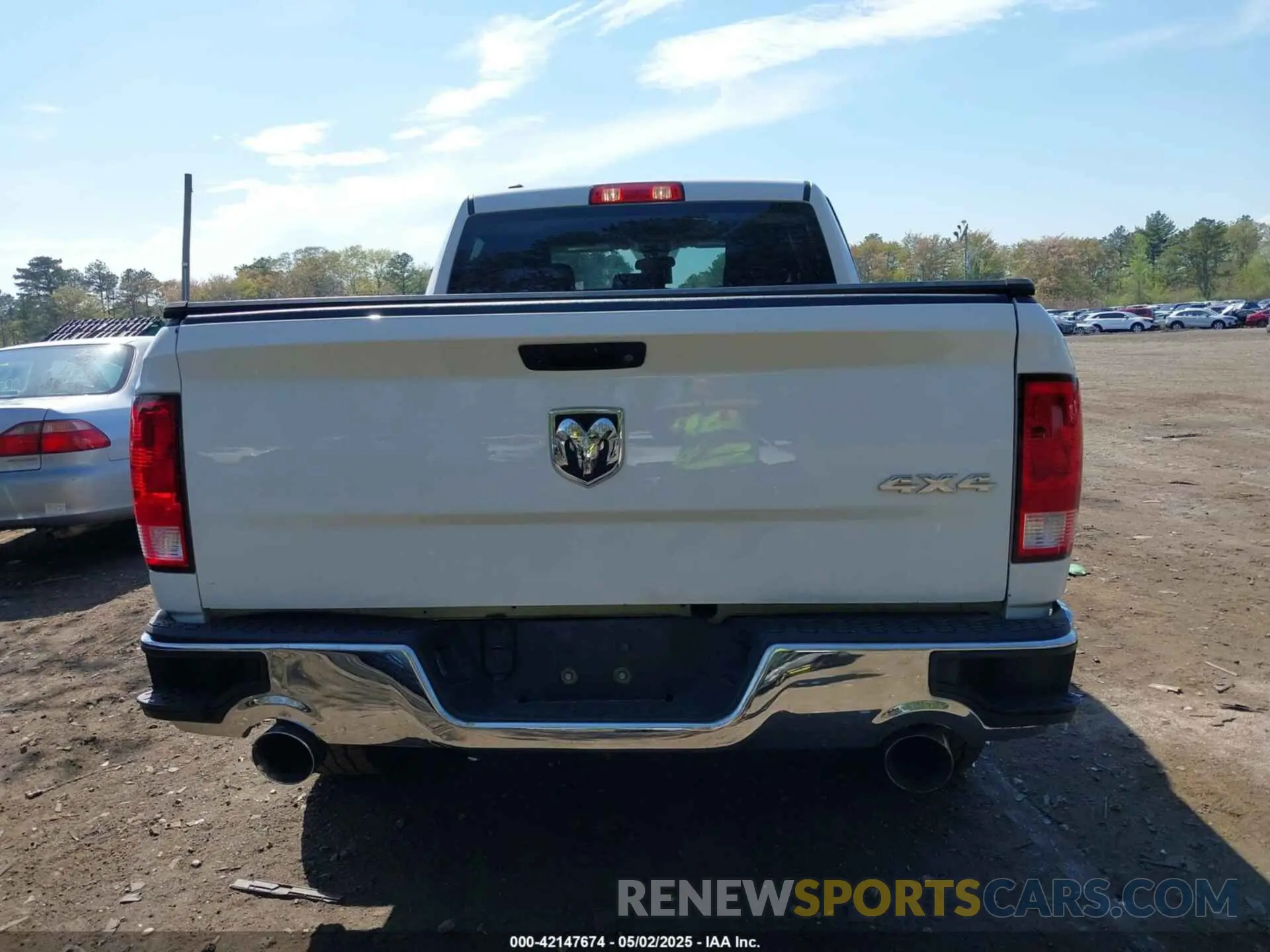 16 Photograph of a damaged car 1C6RR7FG7KS519829 RAM 1500 CLASSIC 2019