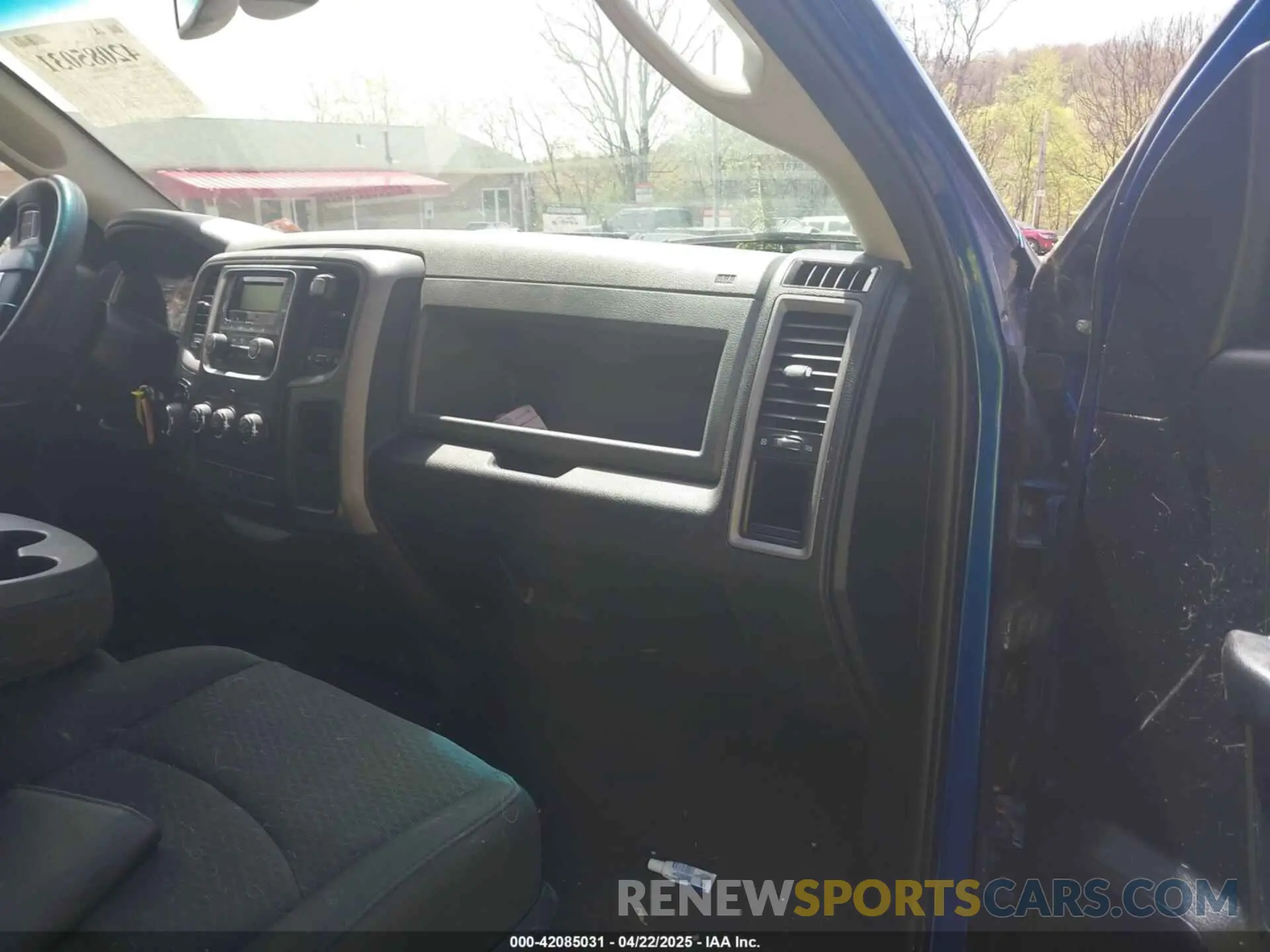 5 Photograph of a damaged car 1C6RR7FG8KS501968 RAM 1500 CLASSIC 2019