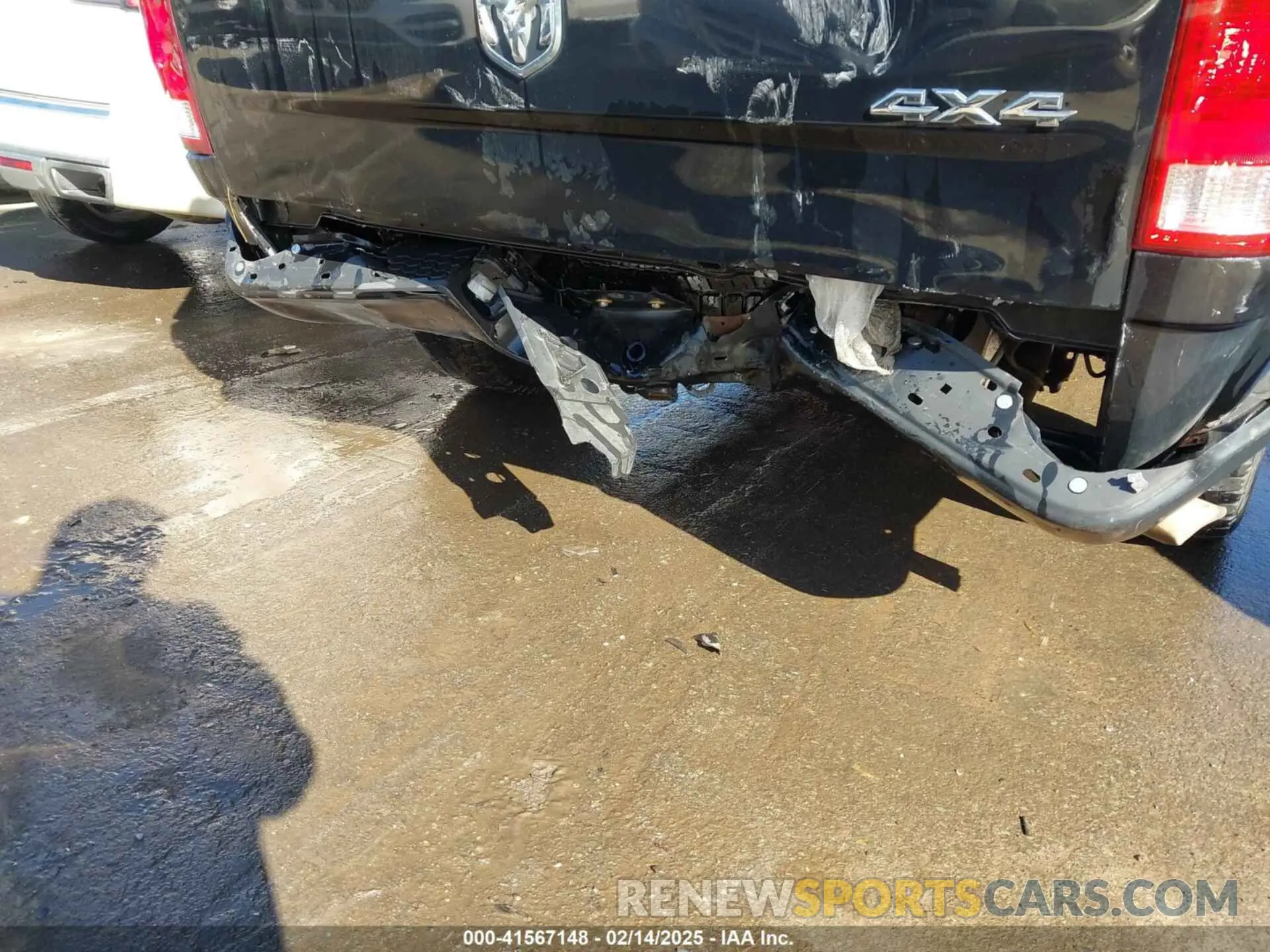 17 Photograph of a damaged car 1C6RR7FG8KS682473 RAM 1500 CLASSIC 2019