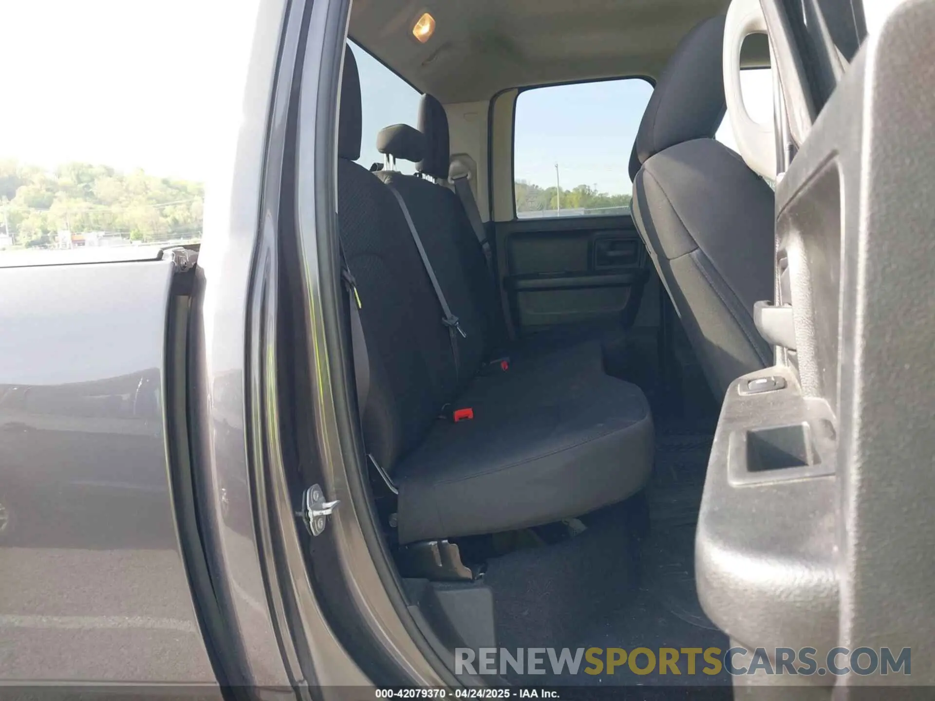 8 Photograph of a damaged car 1C6RR7FG9KS579417 RAM 1500 CLASSIC 2019