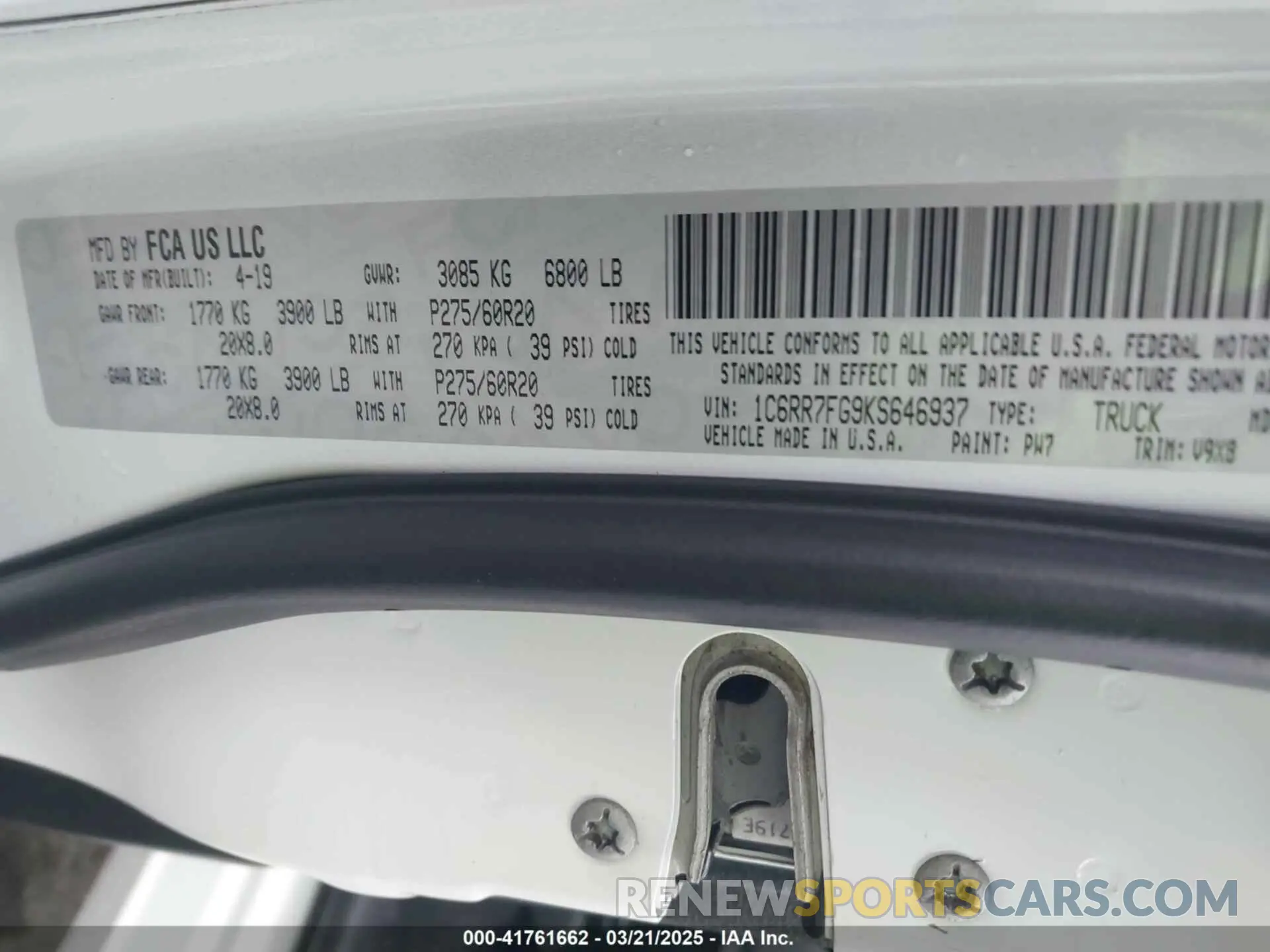 9 Photograph of a damaged car 1C6RR7FG9KS646937 RAM 1500 CLASSIC 2019