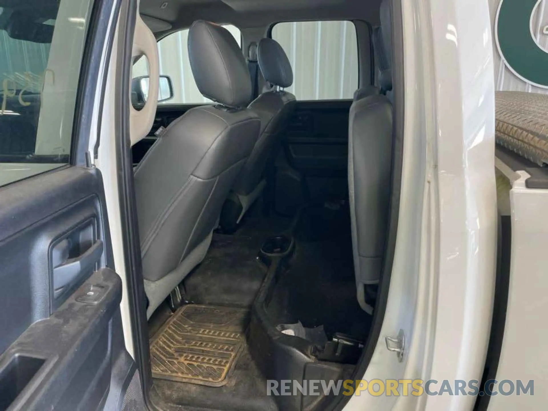 10 Photograph of a damaged car 1C6RR7FGXKS607046 RAM 1500 CLASSIC 2019