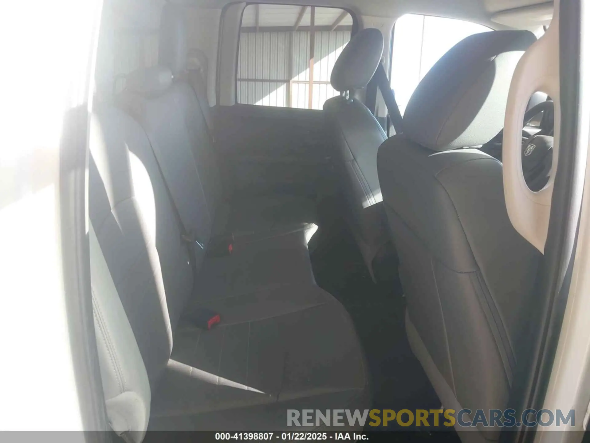 8 Photograph of a damaged car 1C6RR7FGXKS635851 RAM 1500 CLASSIC 2019