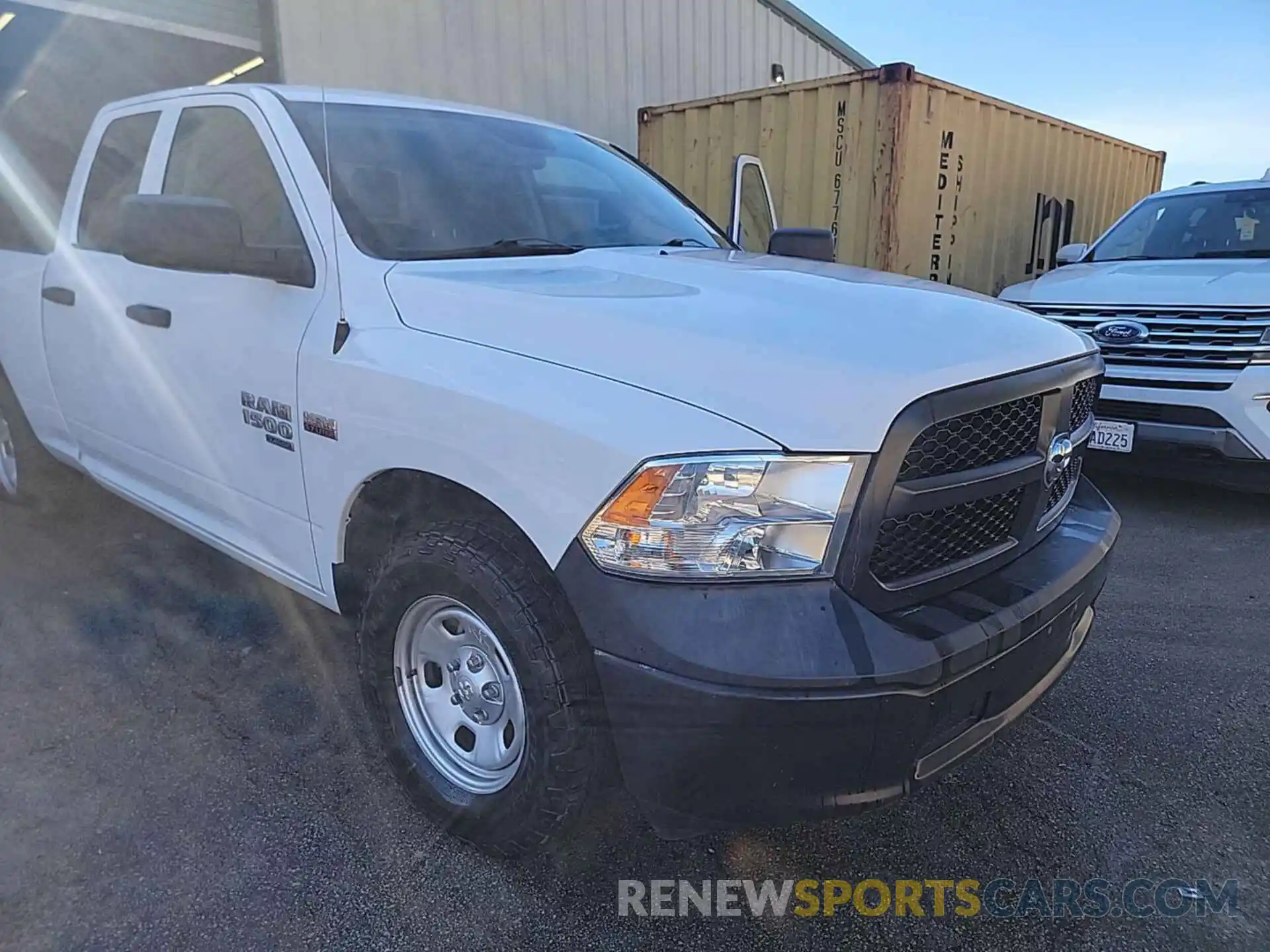 5 Photograph of a damaged car 1C6RR7FT1KS533352 RAM 1500 CLASSIC 2019