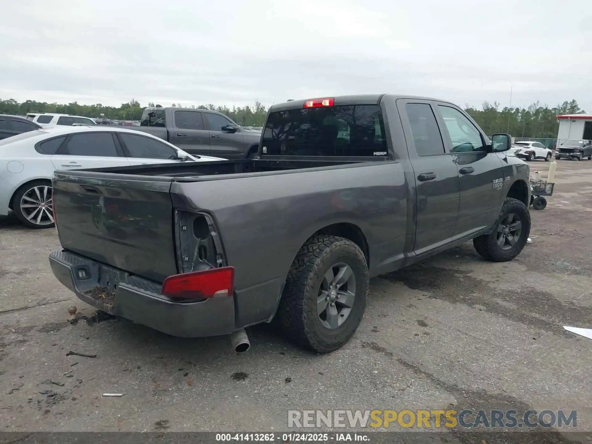 4 Photograph of a damaged car 1C6RR7FT4KS636345 RAM 1500 CLASSIC 2019