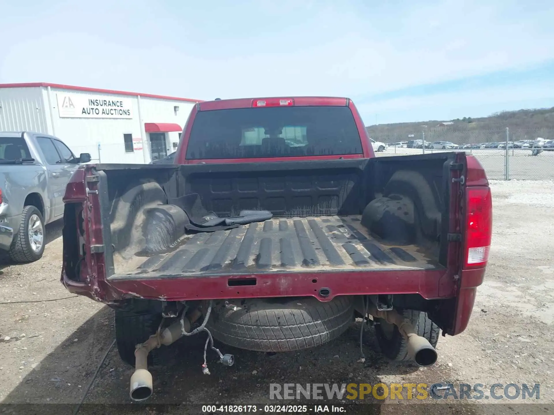 17 Photograph of a damaged car 1C6RR7FT4KS743377 RAM 1500 CLASSIC 2019