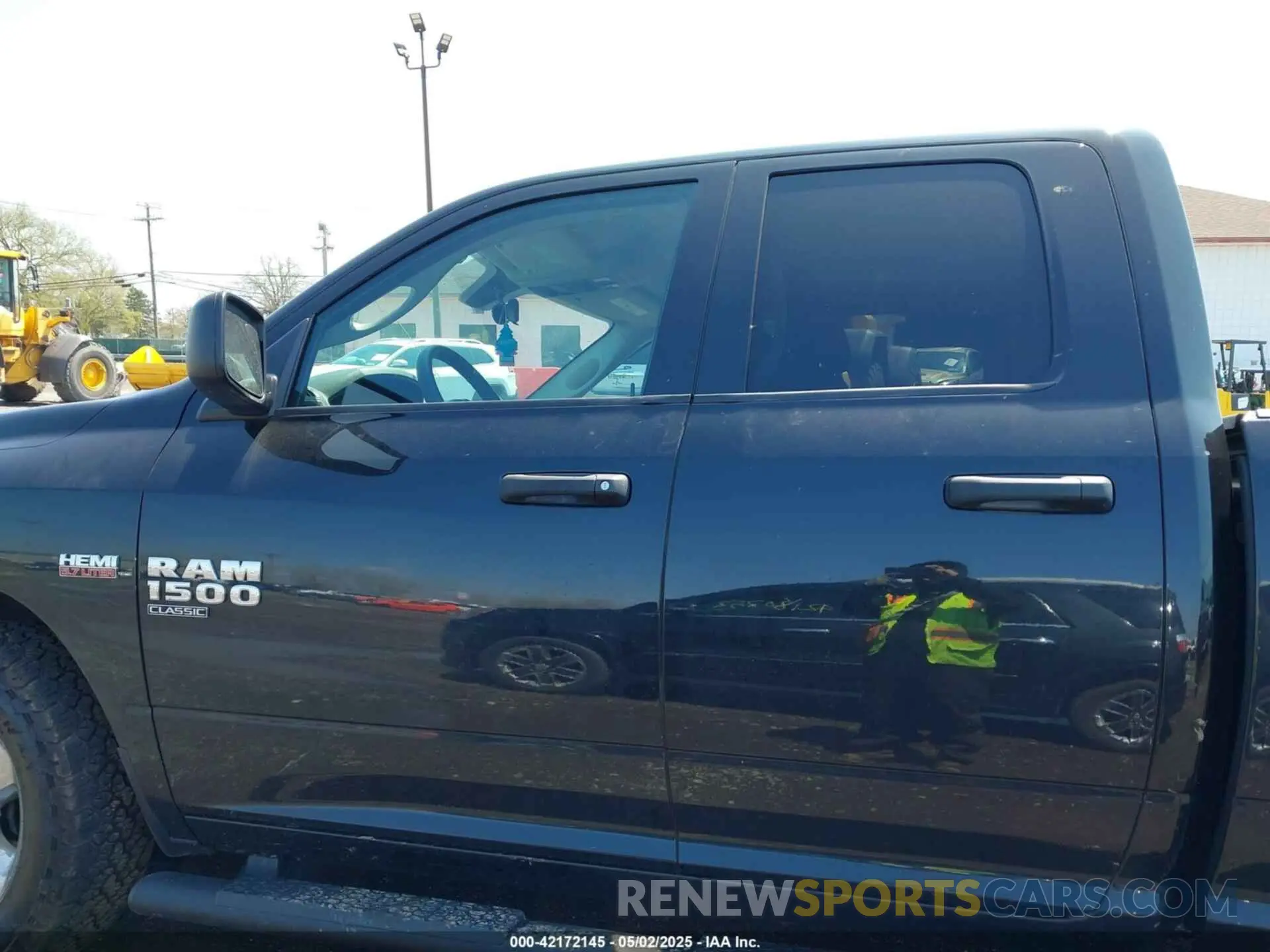 14 Photograph of a damaged car 1C6RR7FT5KS568010 RAM 1500 CLASSIC 2019