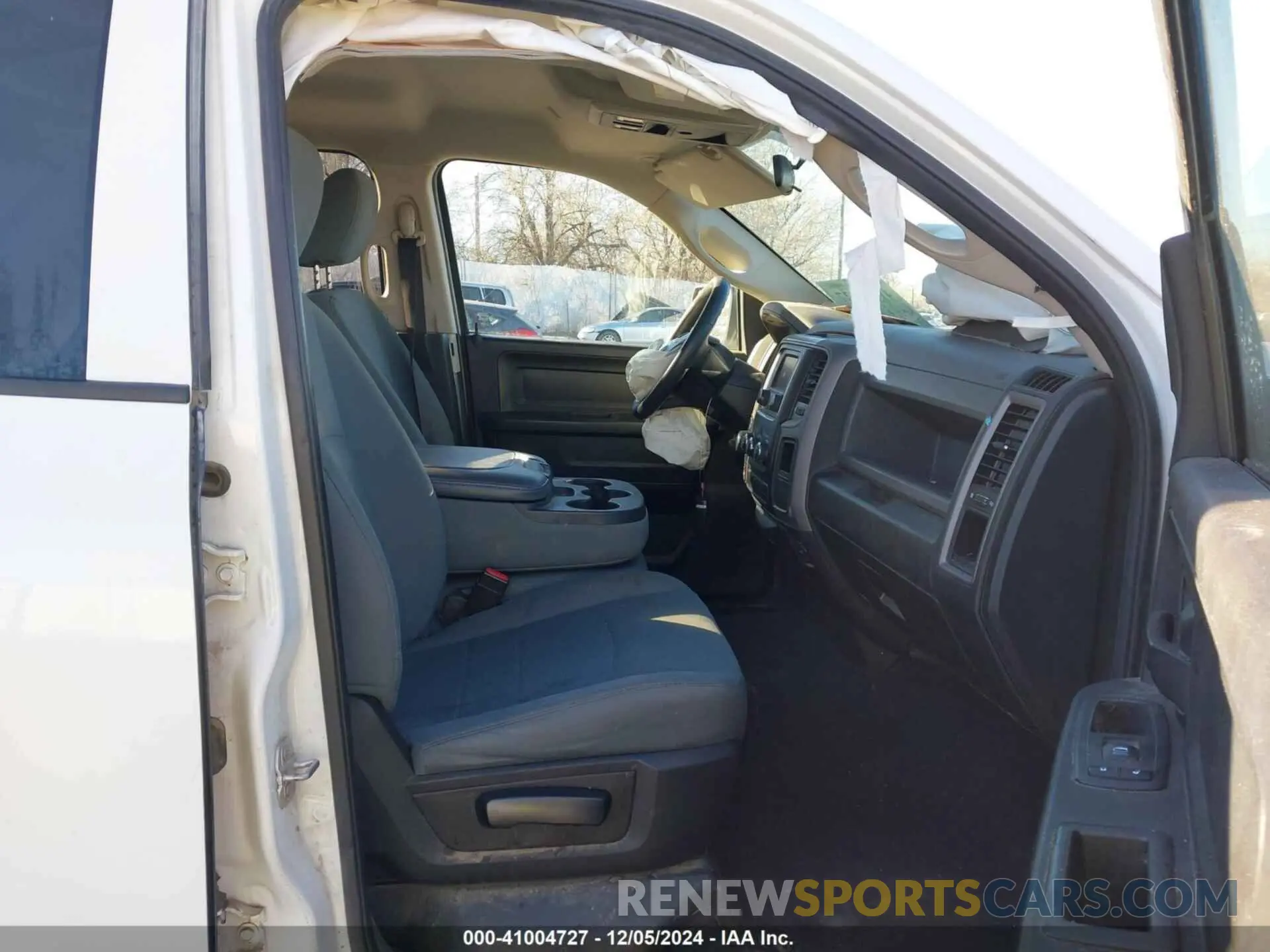 5 Photograph of a damaged car 1C6RR7FT5KS626746 RAM 1500 CLASSIC 2019